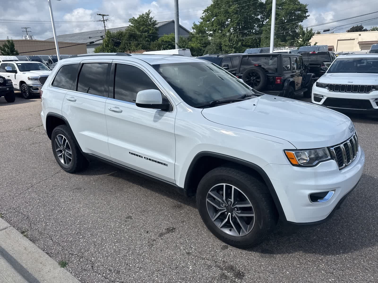 Thumbnail: 2020 Jeep Grand Cherokee - 10
