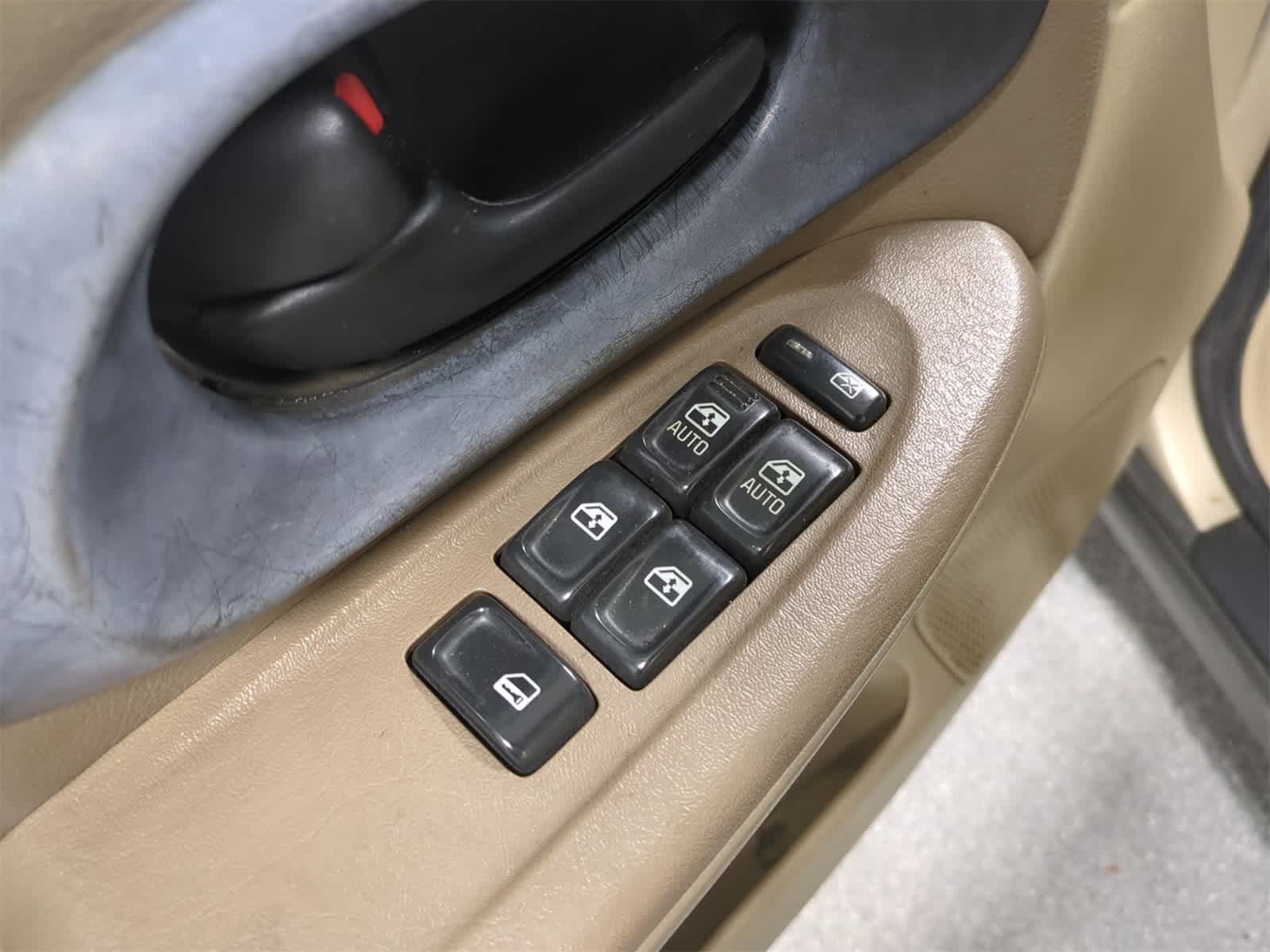 Thumbnail: 2004 Chevrolet TrailBlazer - 17