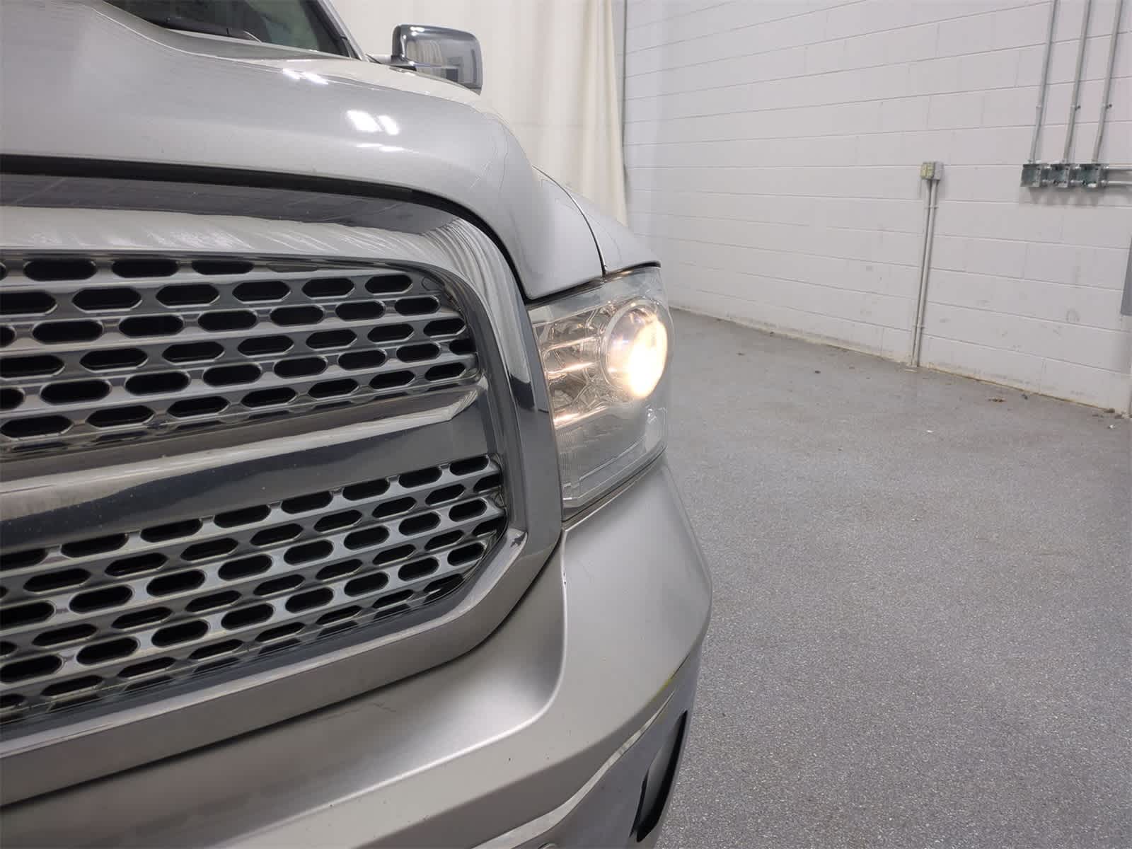 2016 RAM 1500 Laramie 11