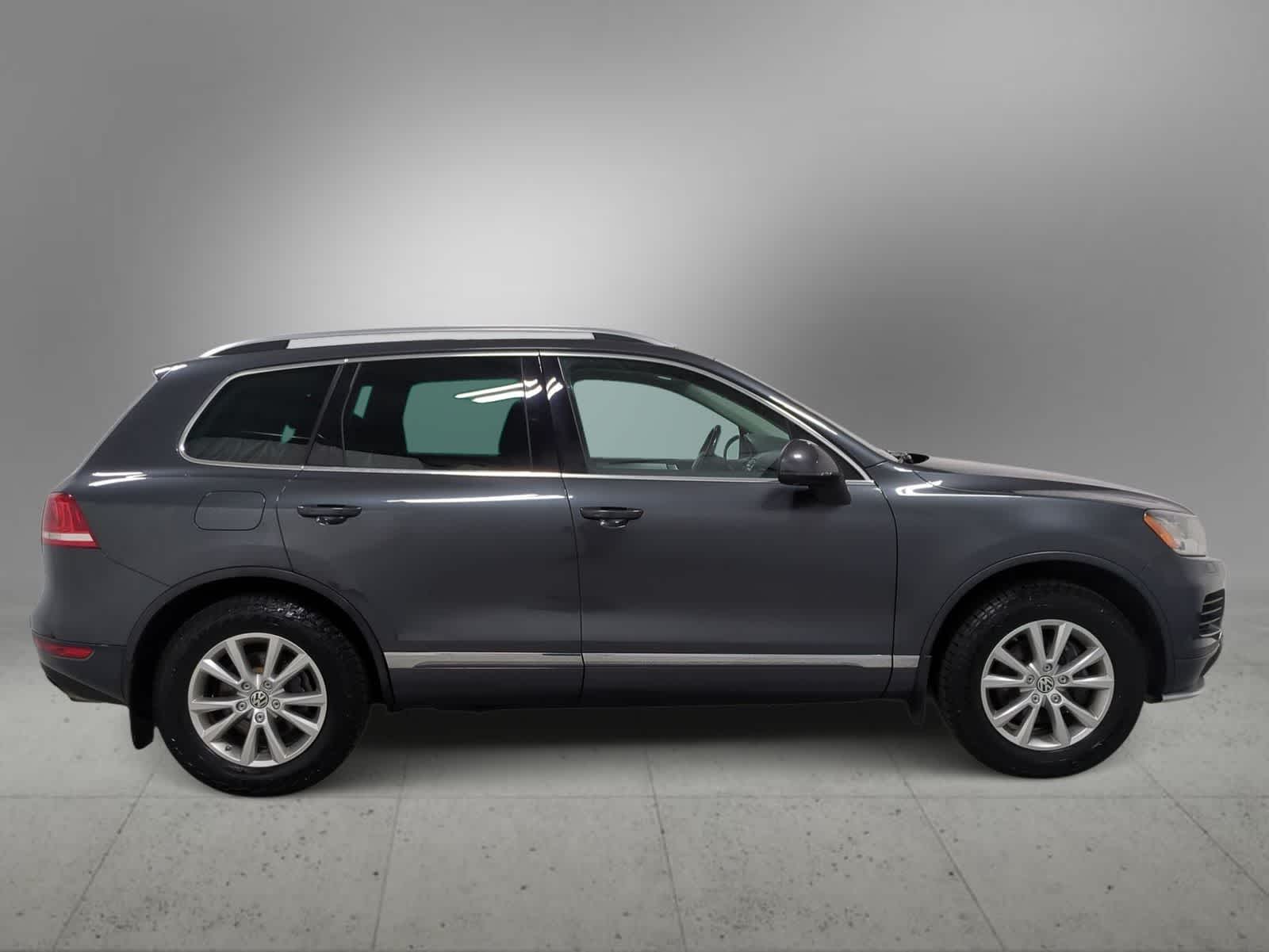 Thumbnail: 2014 Volkswagen Touareg - 9