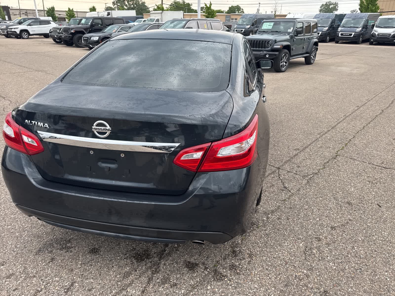 2017 Nissan Altima S 16