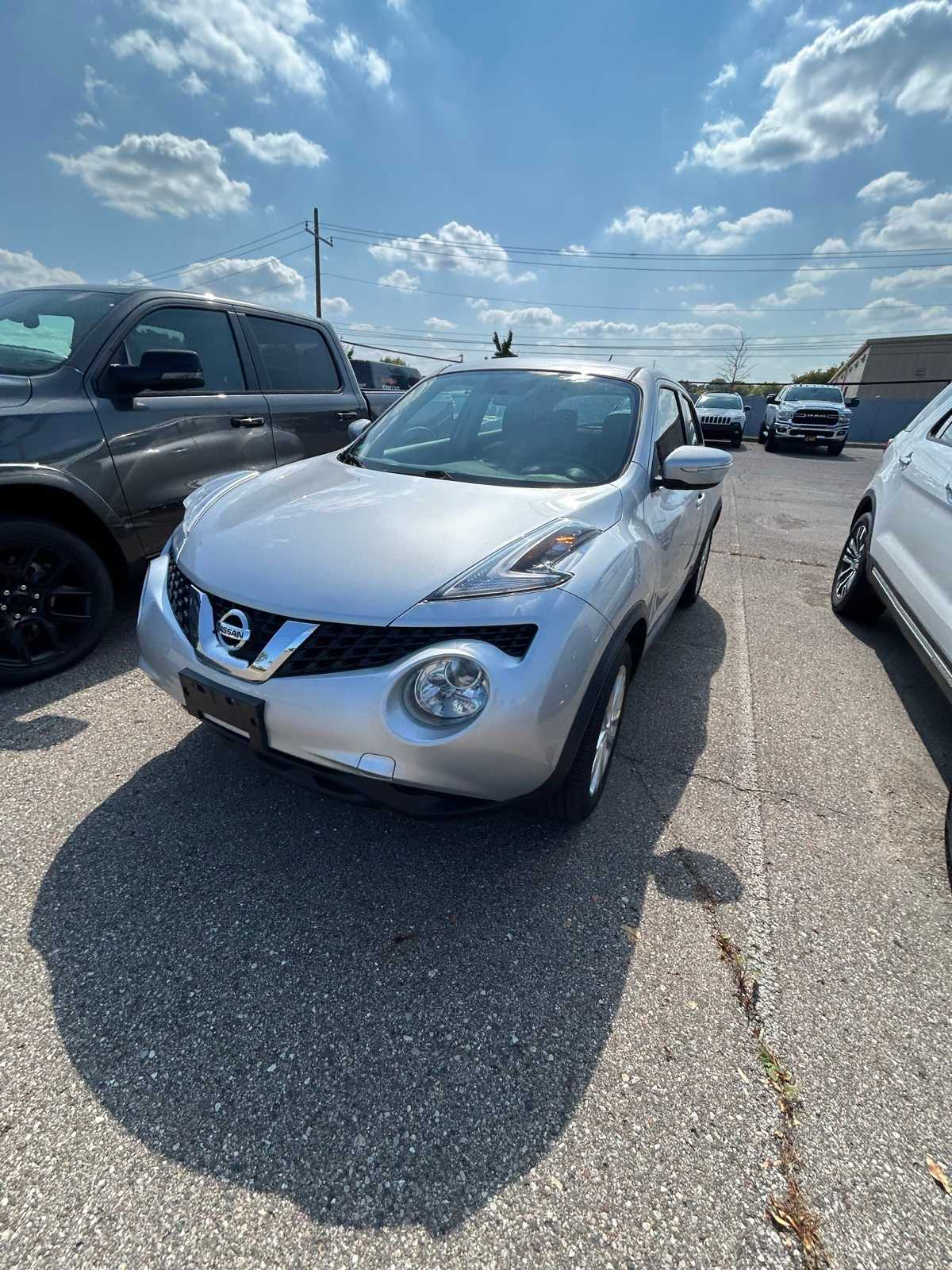 2017 Nissan Juke S photo 2