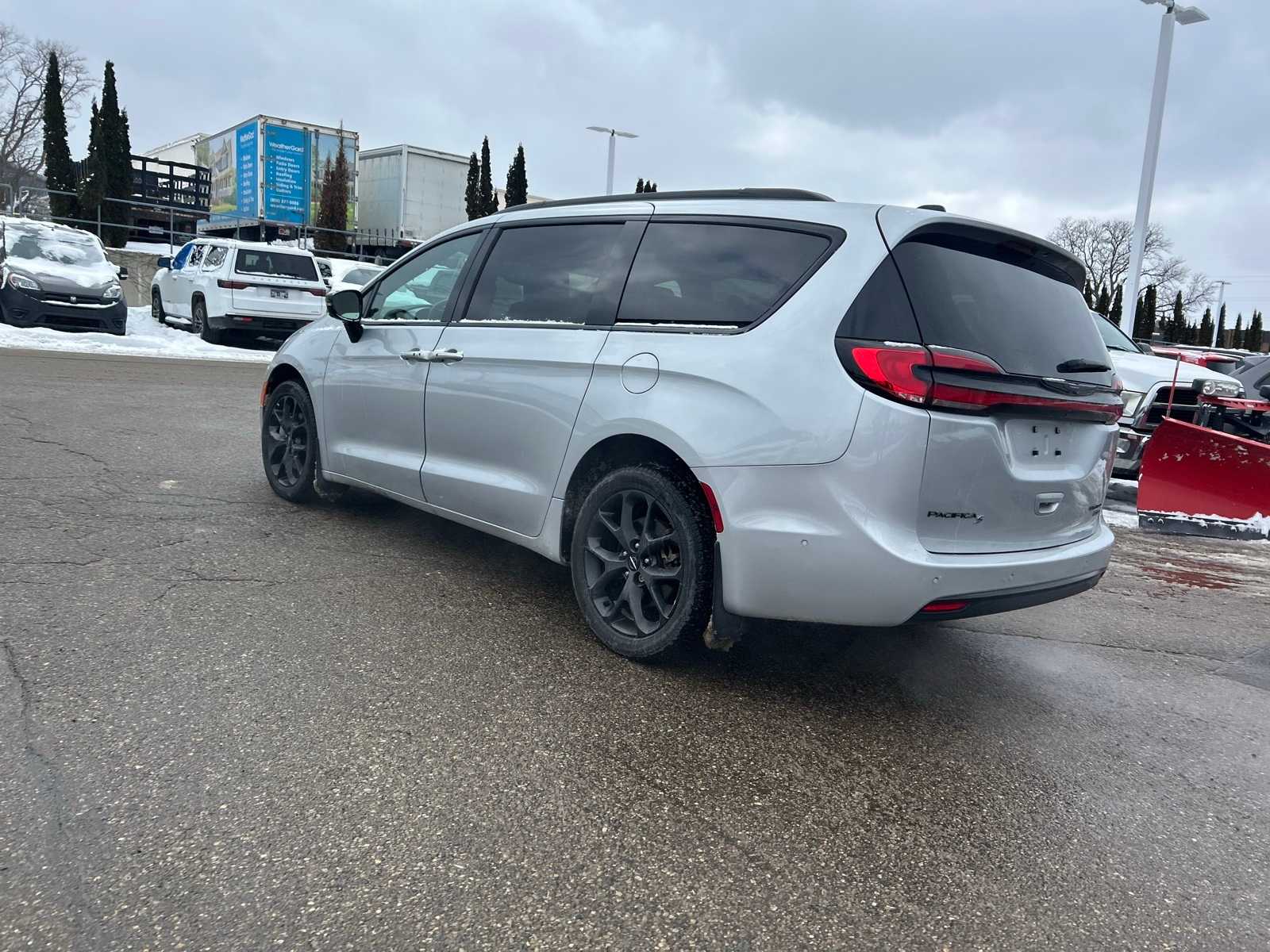 Thumbnail: 2023 Chrysler Pacifica - 25