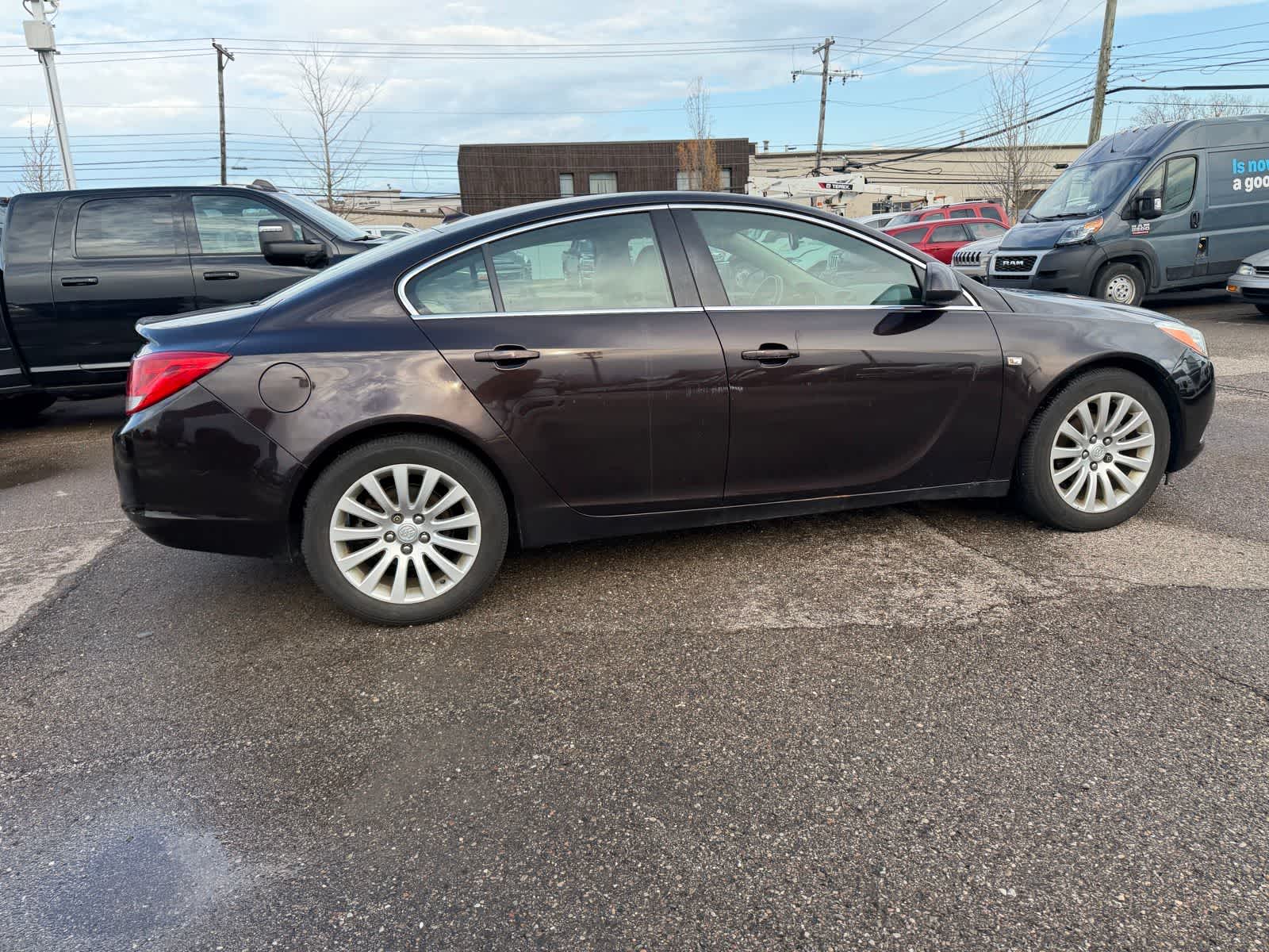 Thumbnail: 2011 Buick Regal - 17