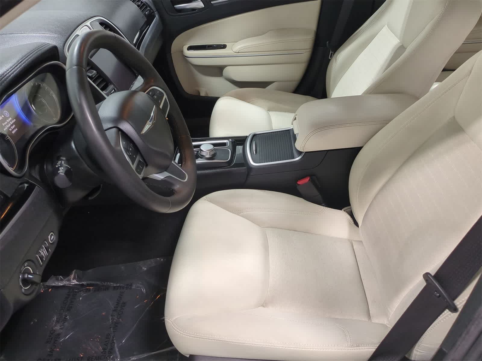 Thumbnail: 2023 Chrysler 300 - 17