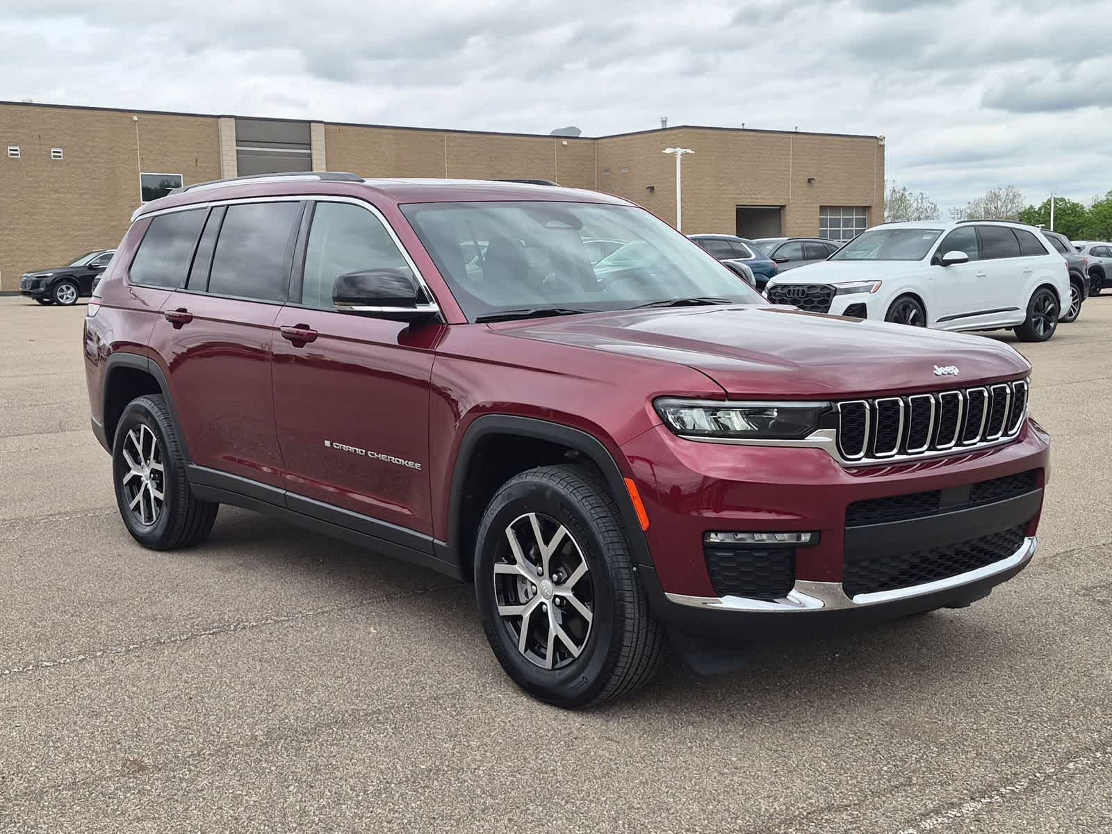 Thumbnail: 2023 Jeep Grand Cherokee L - 16