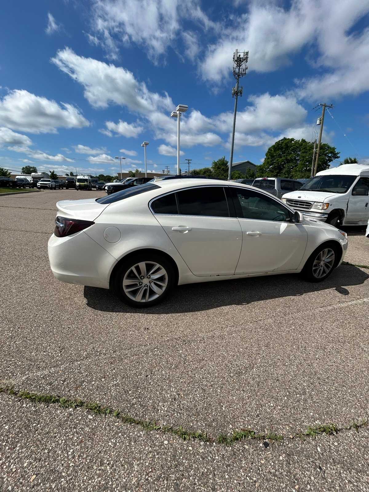 Thumbnail: 2014 Buick Regal - 16