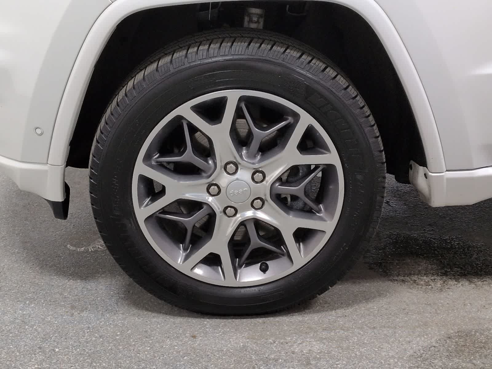 Thumbnail: 2021 Jeep Grand Cherokee - 14