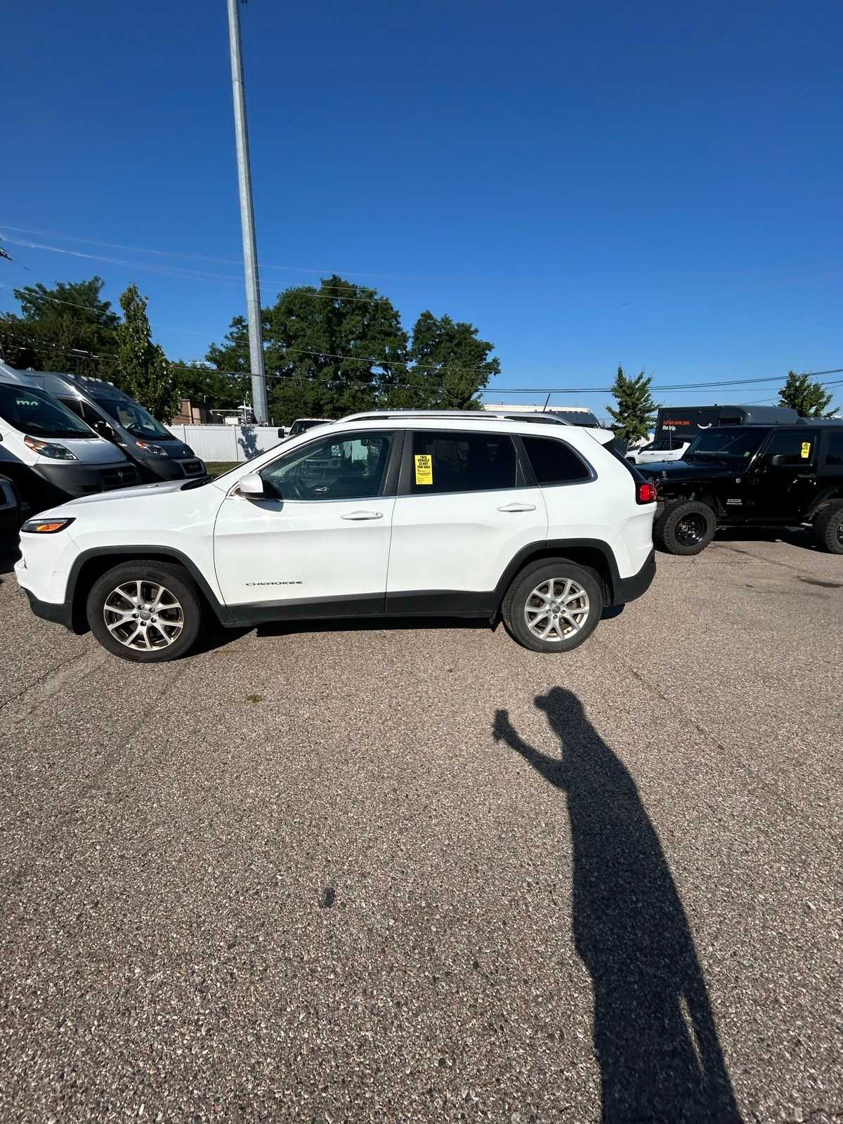 Thumbnail: 2016 Jeep Cherokee - 27