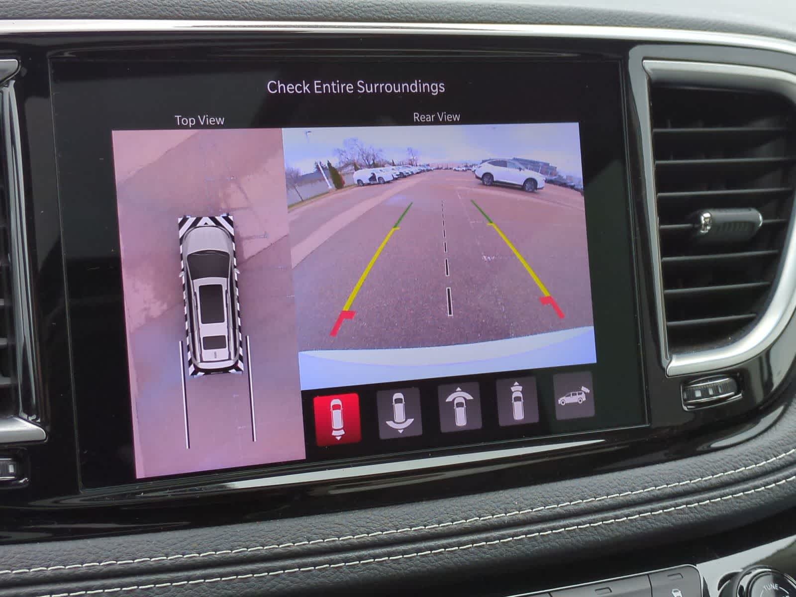 Thumbnail: 2022 Chrysler Pacifica - 32