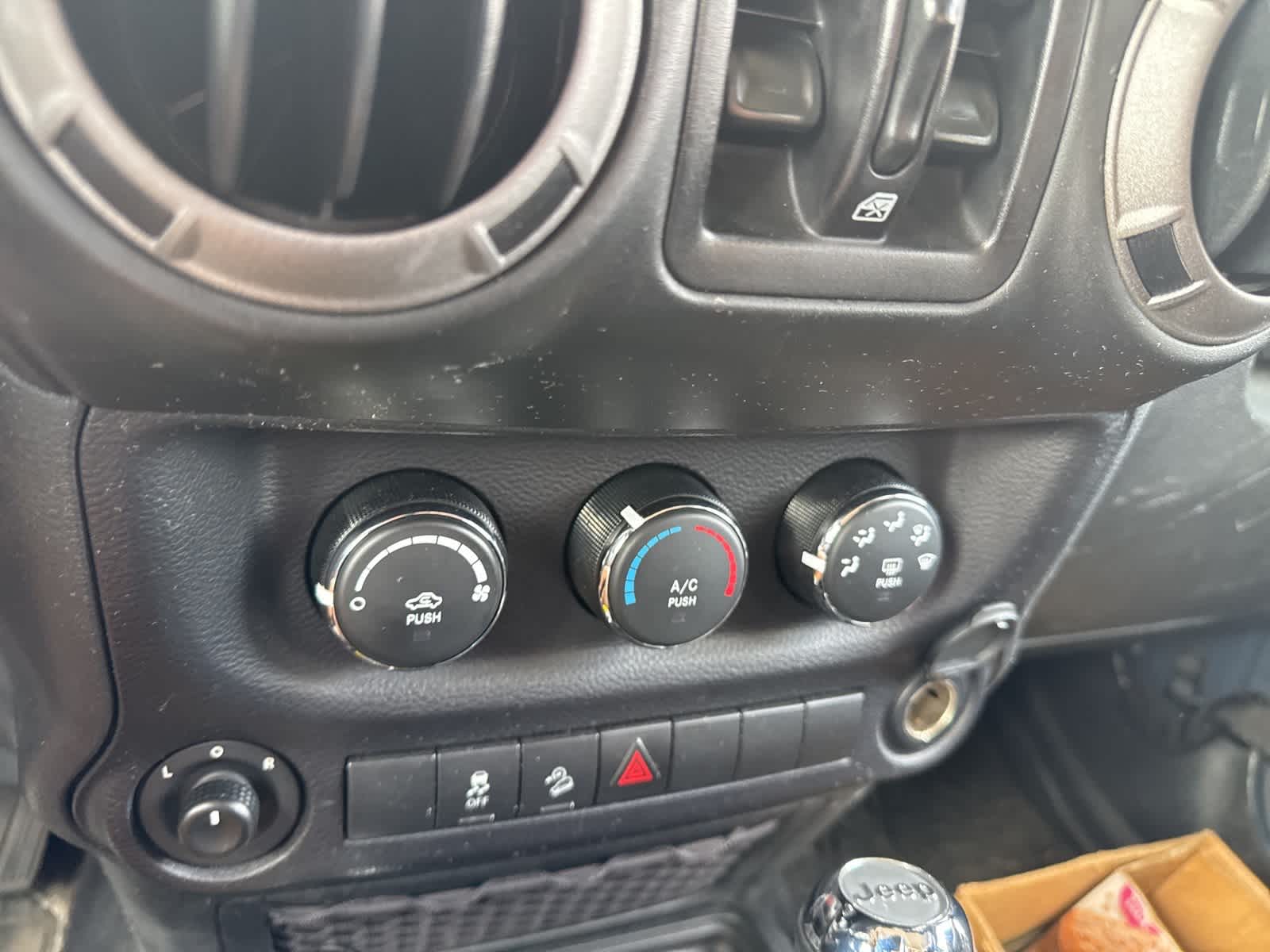 Thumbnail: 2017 Jeep Wrangler - 39