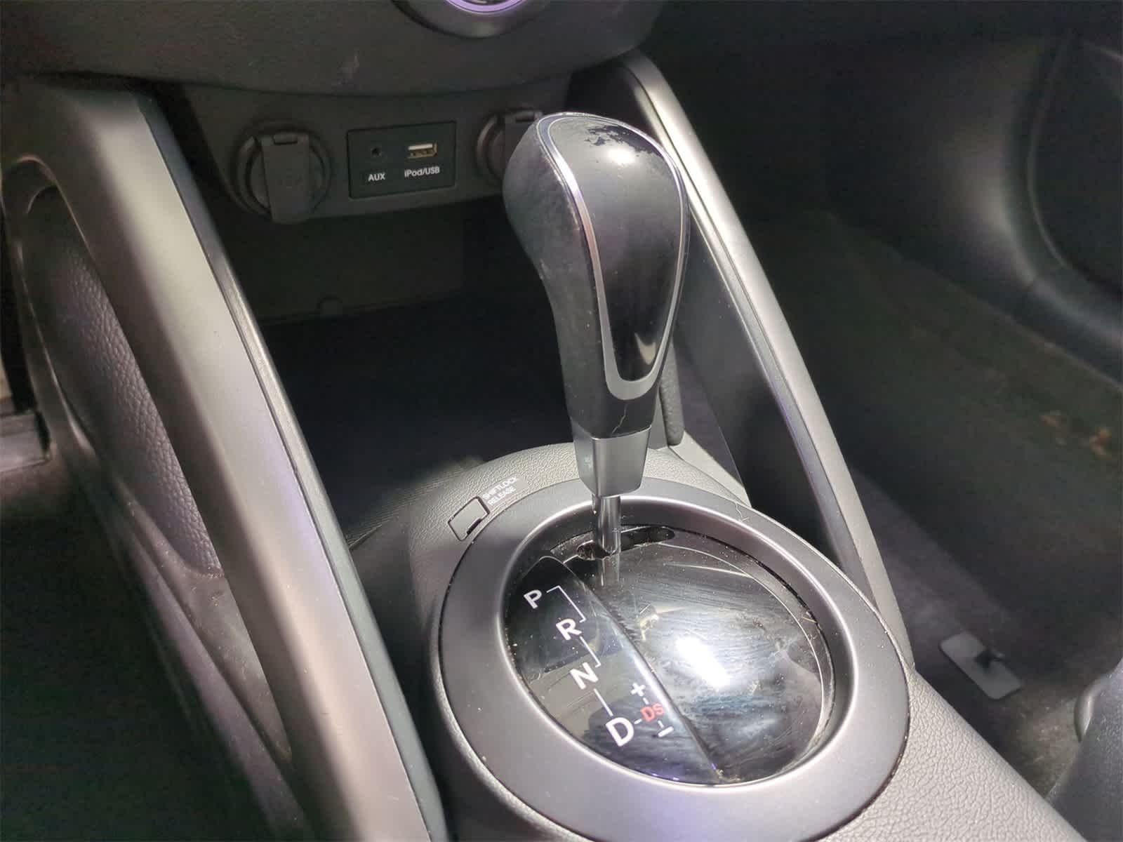 Thumbnail: 2015 Hyundai Veloster - 35