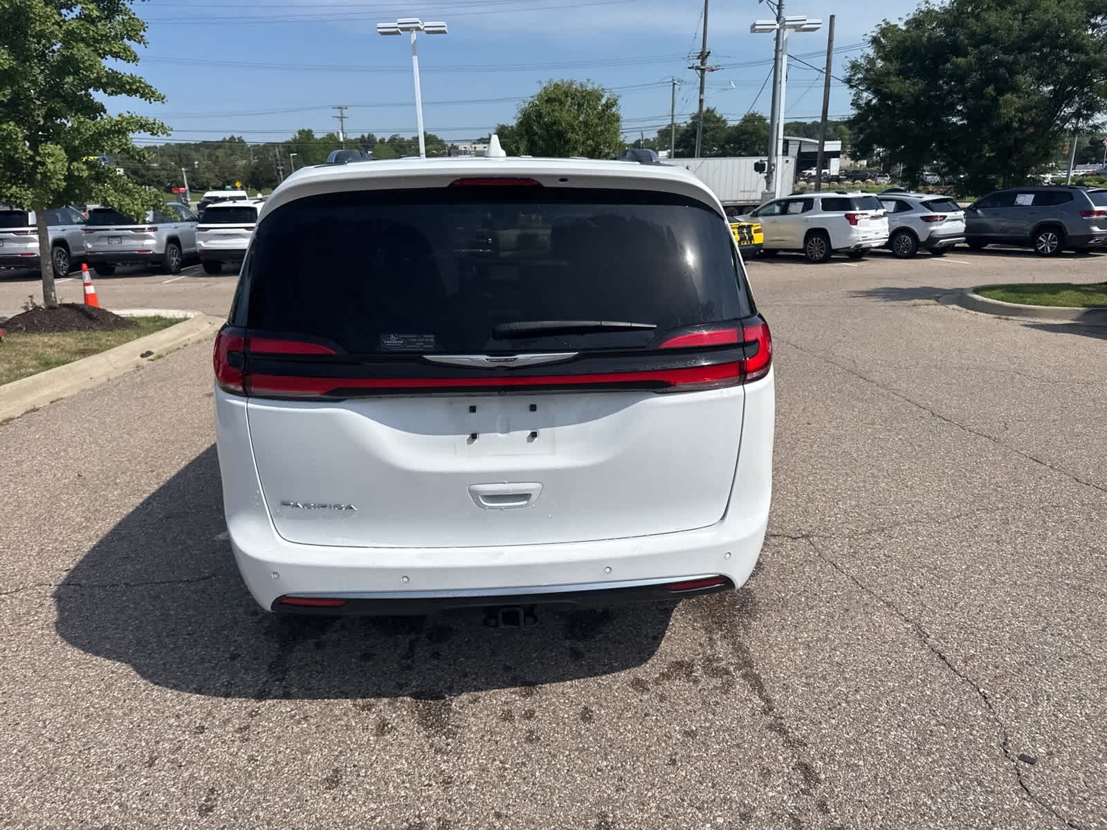 Thumbnail: 2022 Chrysler Pacifica - 17