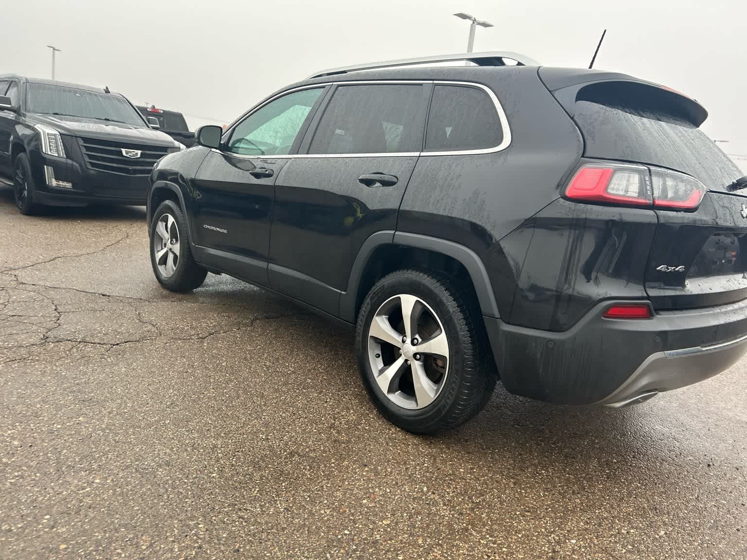 Thumbnail: 2021 Jeep Cherokee - 23