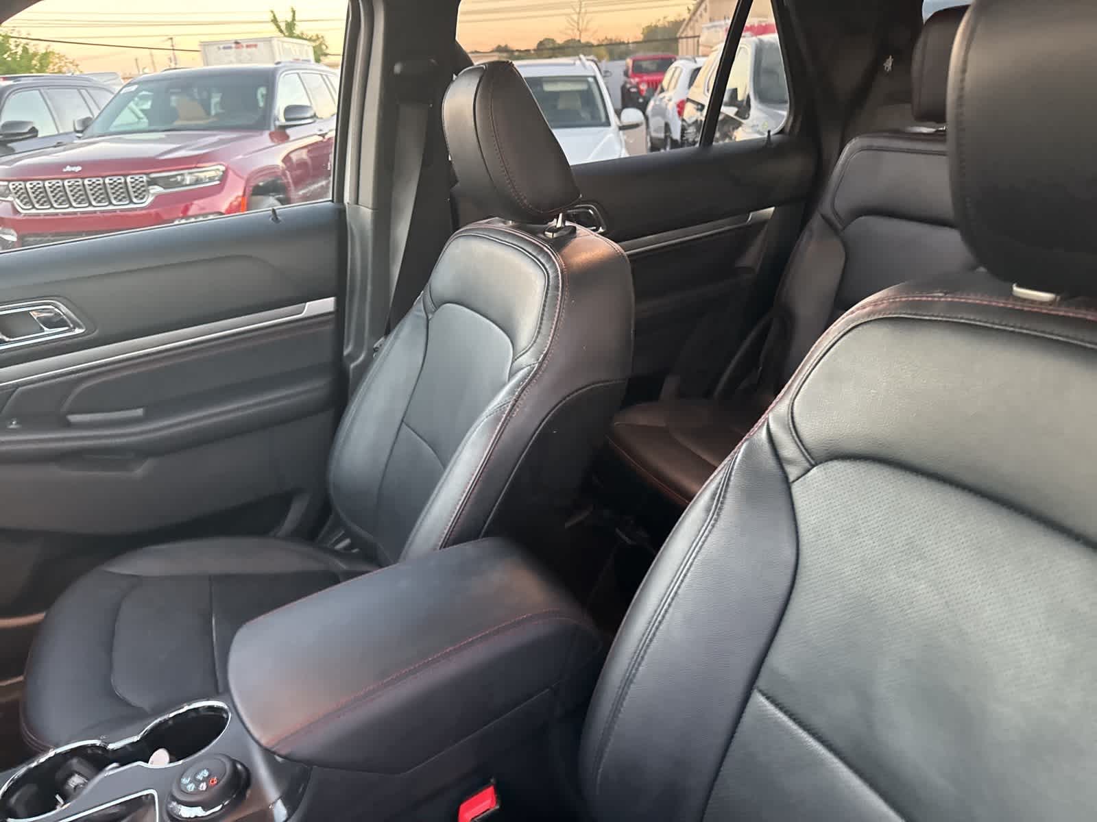 Thumbnail: 2019 Ford Explorer - 32
