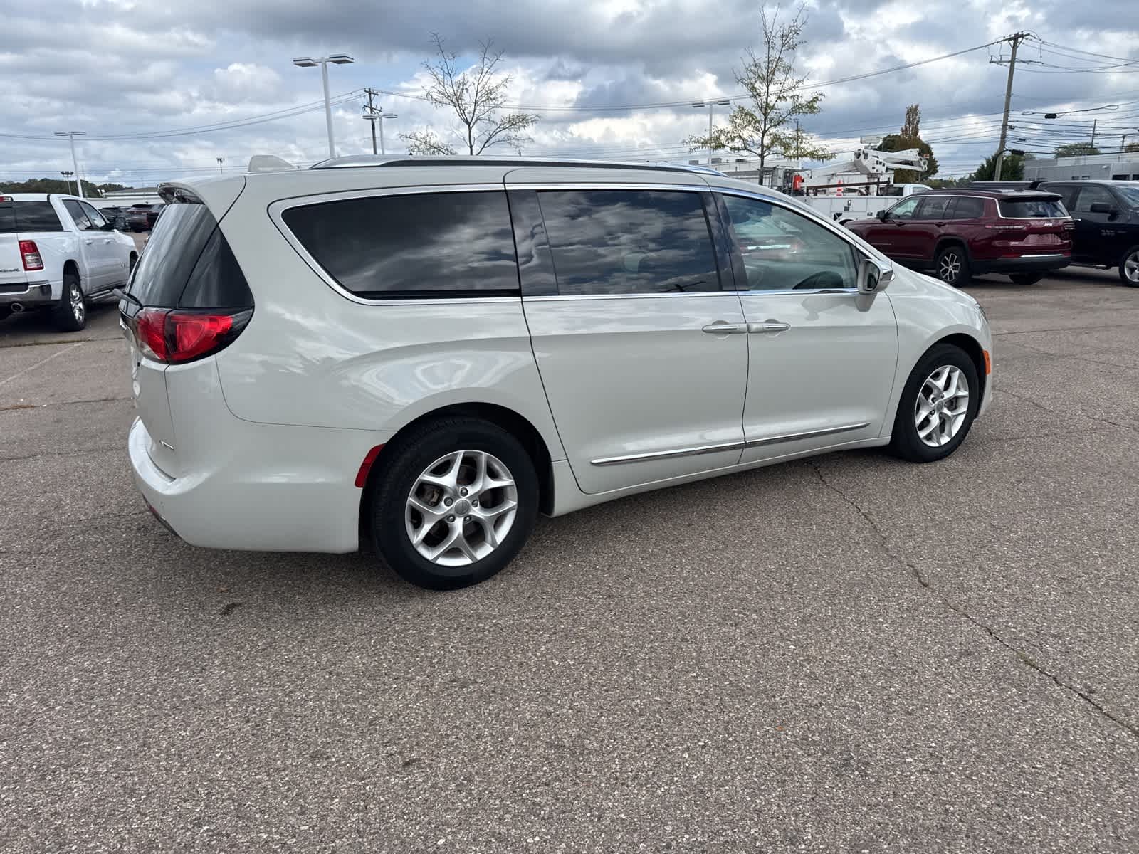 Thumbnail: 2020 Chrysler Pacifica - 16