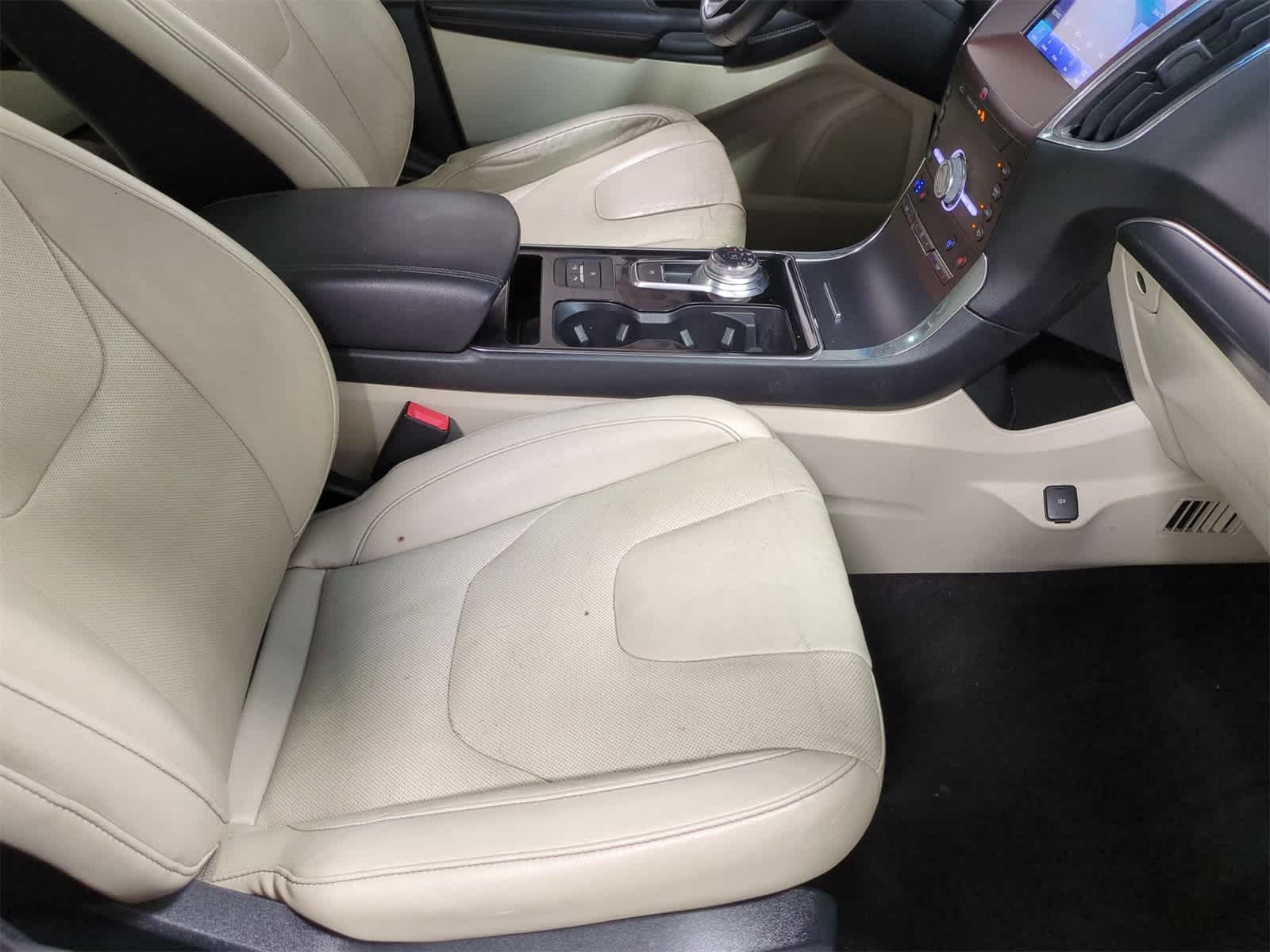 Thumbnail: 2020 Ford Edge - 24