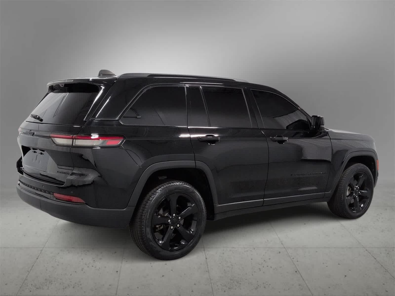 Thumbnail: 2023 Jeep Grand Cherokee - 8