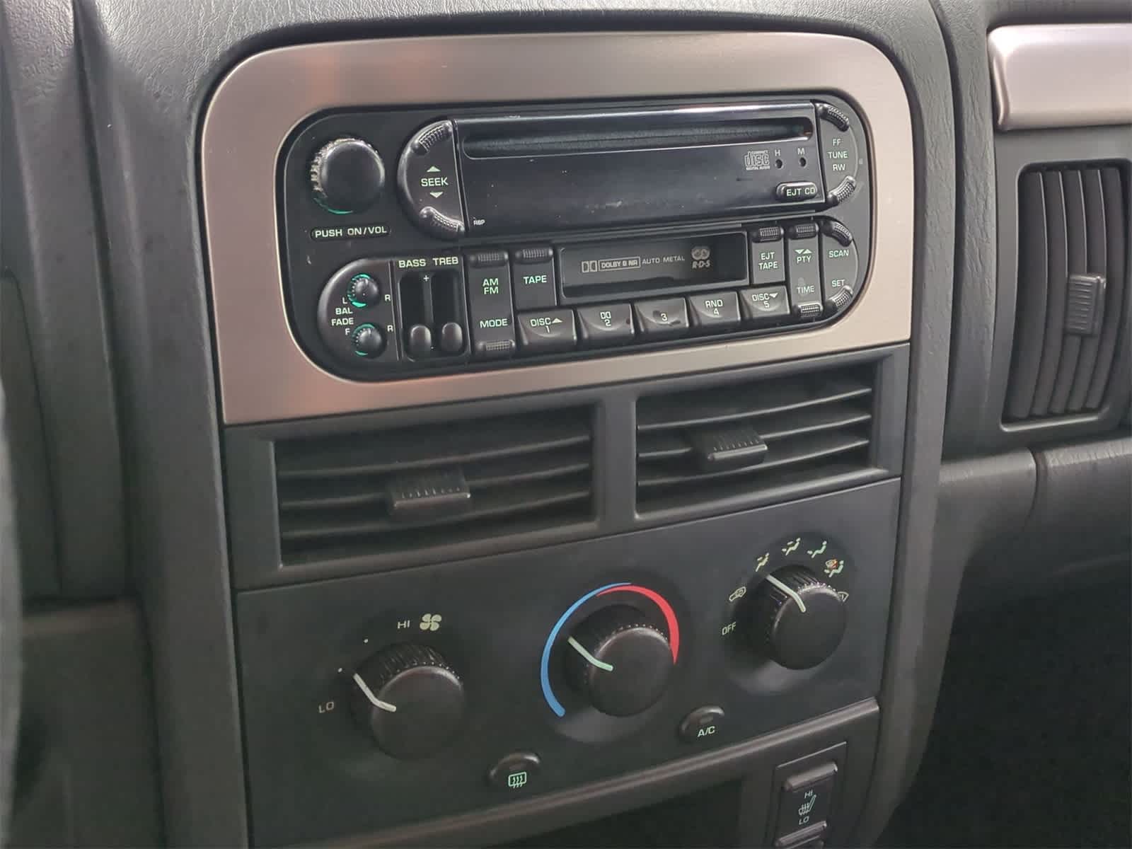Thumbnail: 2004 Jeep Grand Cherokee - 26