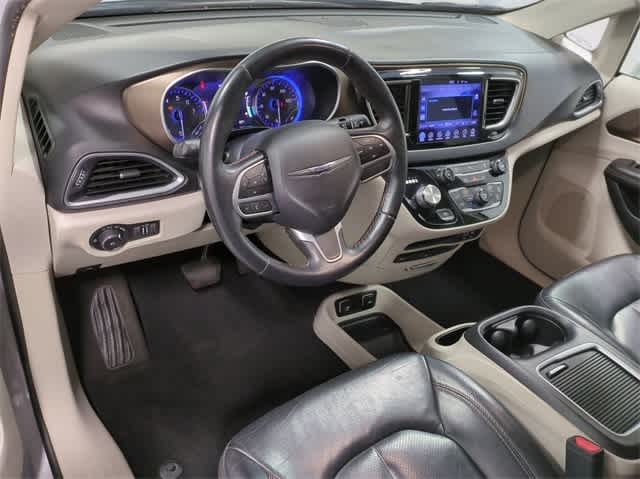 2017 Chrysler Pacifica Touring-L 10