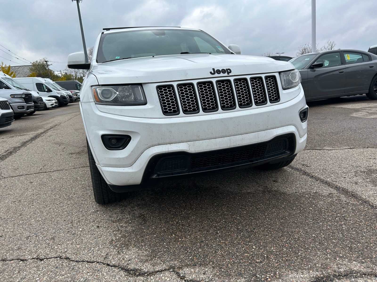 Thumbnail: 2015 Jeep Grand Cherokee - 7