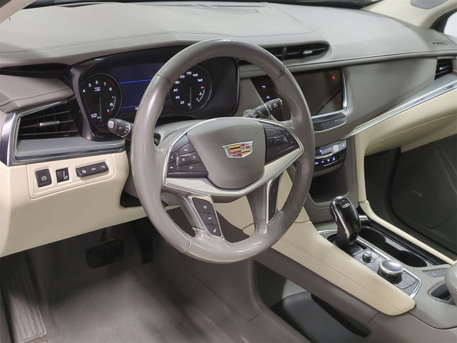 Thumbnail: 2021 Cadillac XT5 - 10