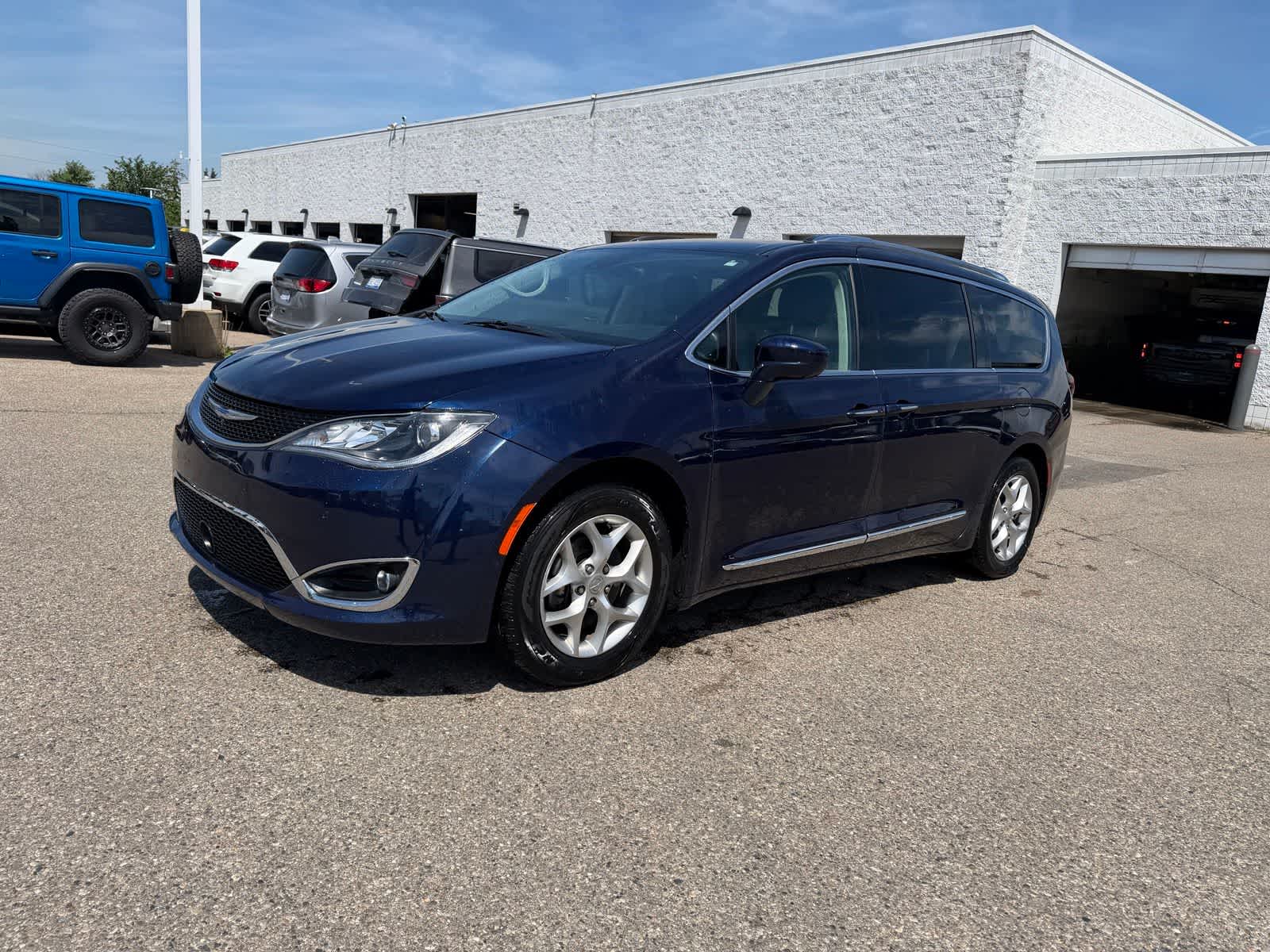 2019 Chrysler Pacifica Touring L Plus's photo