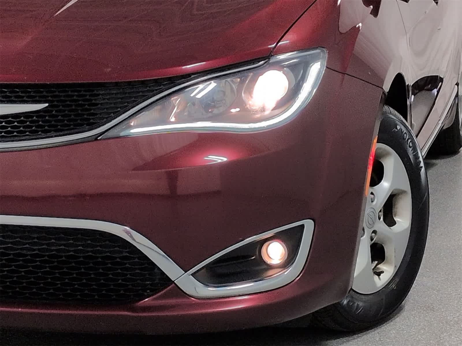 Thumbnail: 2017 Chrysler Pacifica - 11