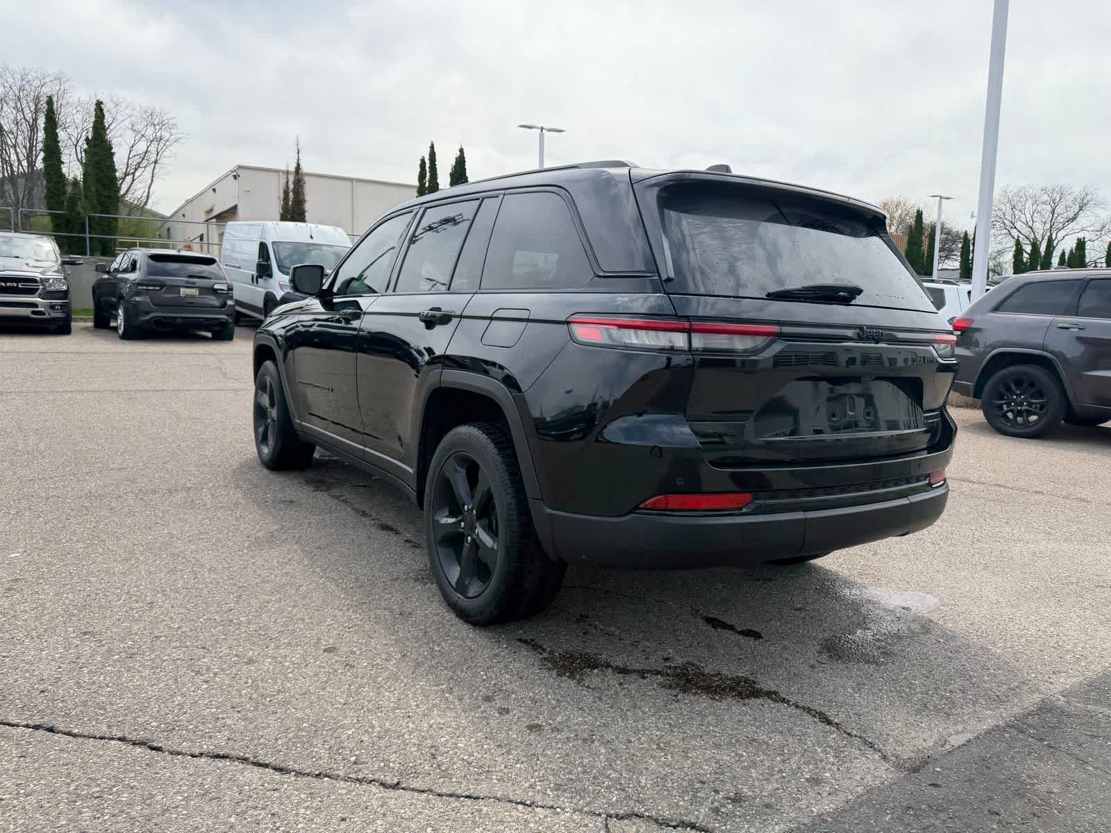 Thumbnail: 2023 Jeep Grand Cherokee - 26