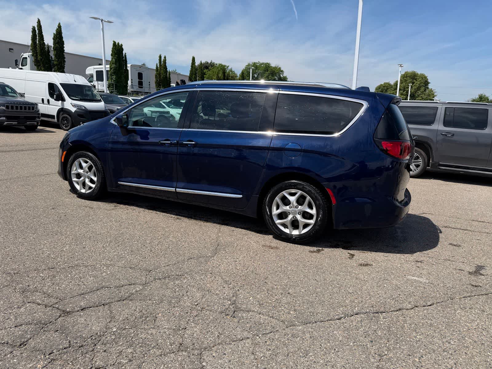 Thumbnail: 2019 Chrysler Pacifica - 31