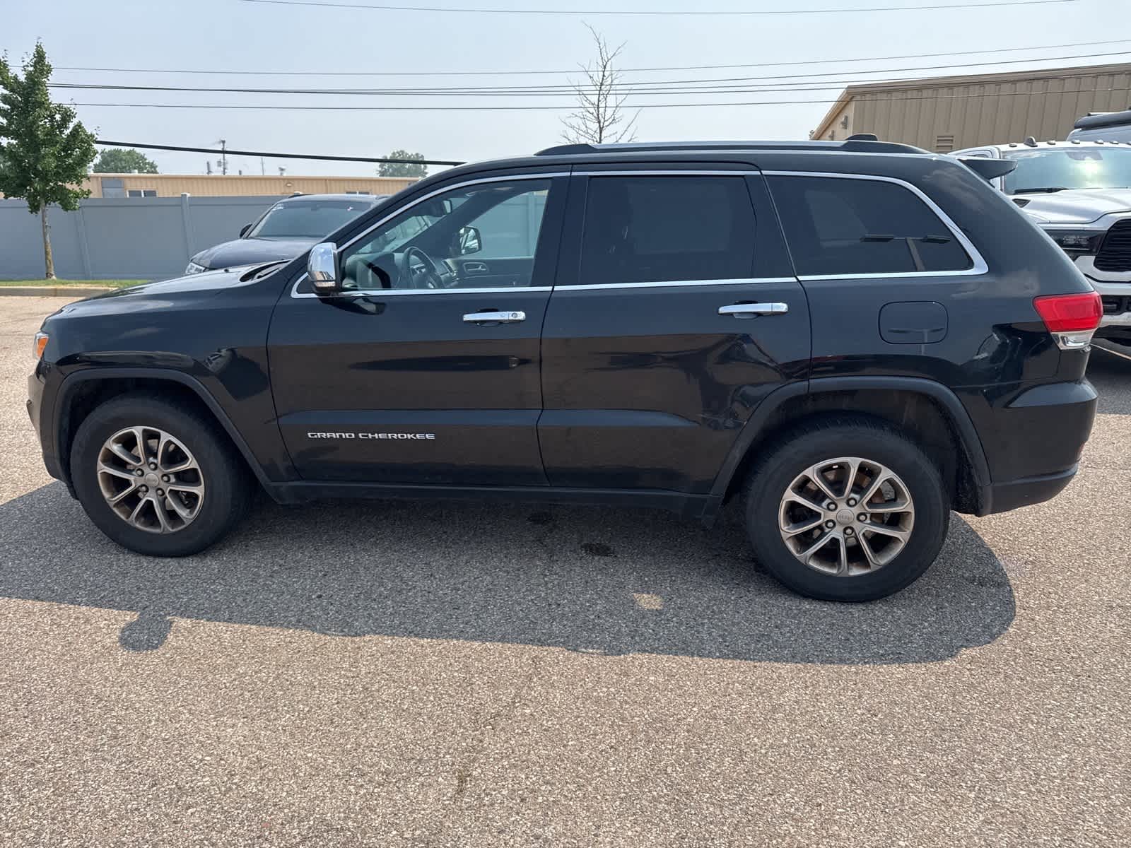 Thumbnail: 2015 Jeep Grand Cherokee - 25