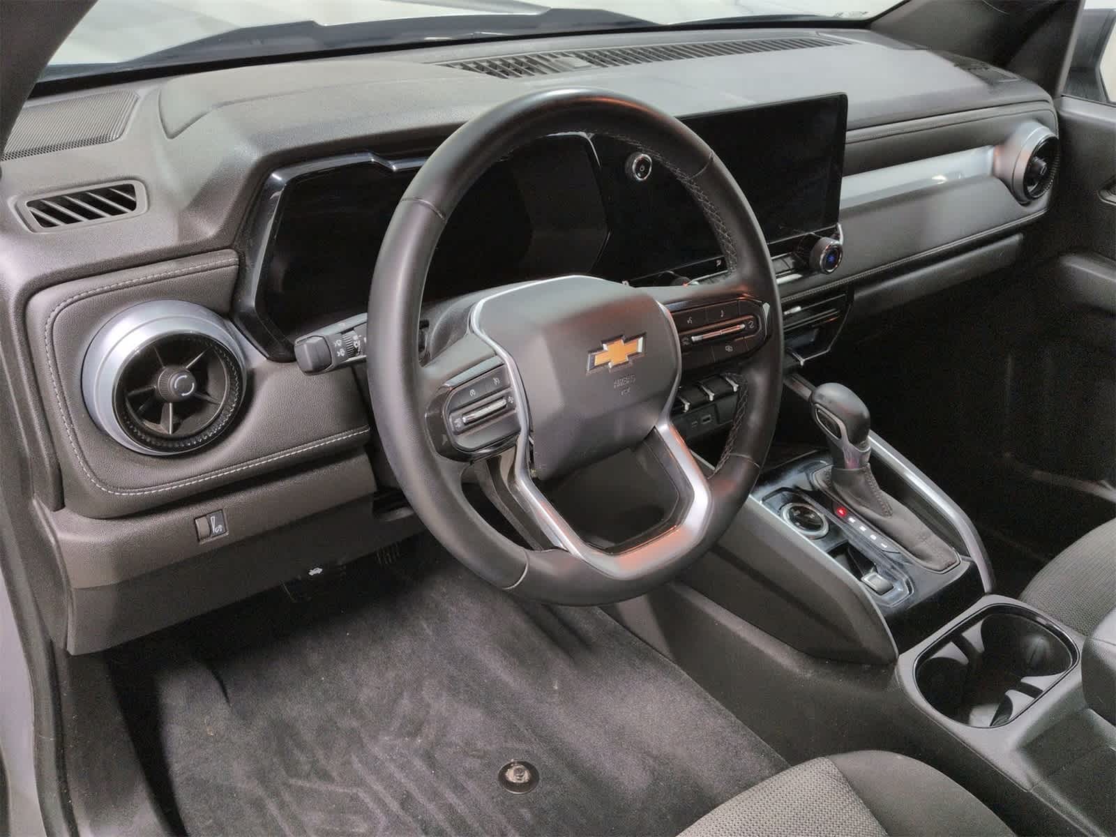 Thumbnail: 2023 Chevrolet Colorado - 10