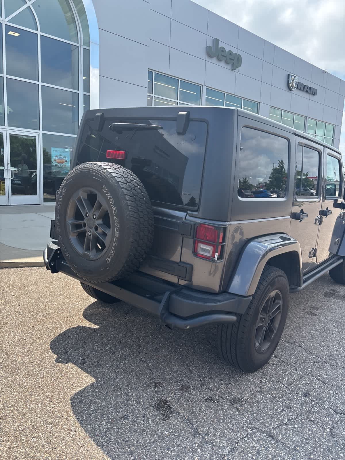Thumbnail: 2018 Jeep Wrangler - 13