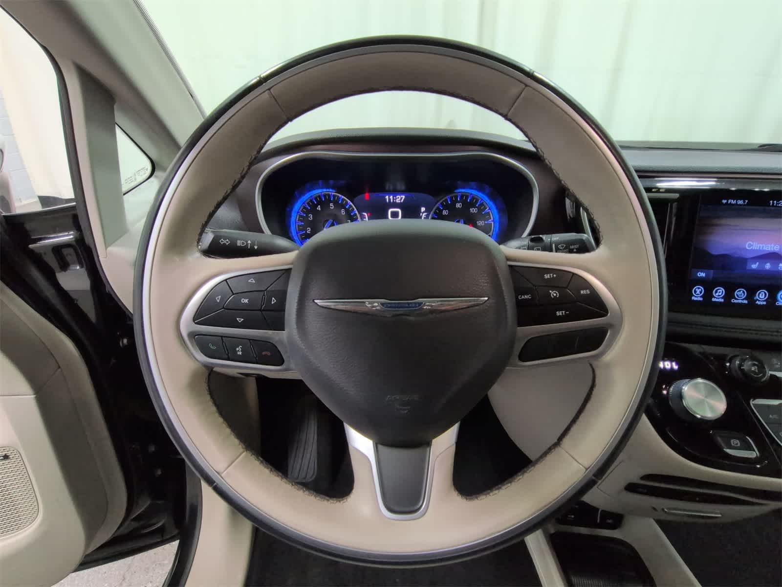 Thumbnail: 2017 Chrysler Pacifica - 26