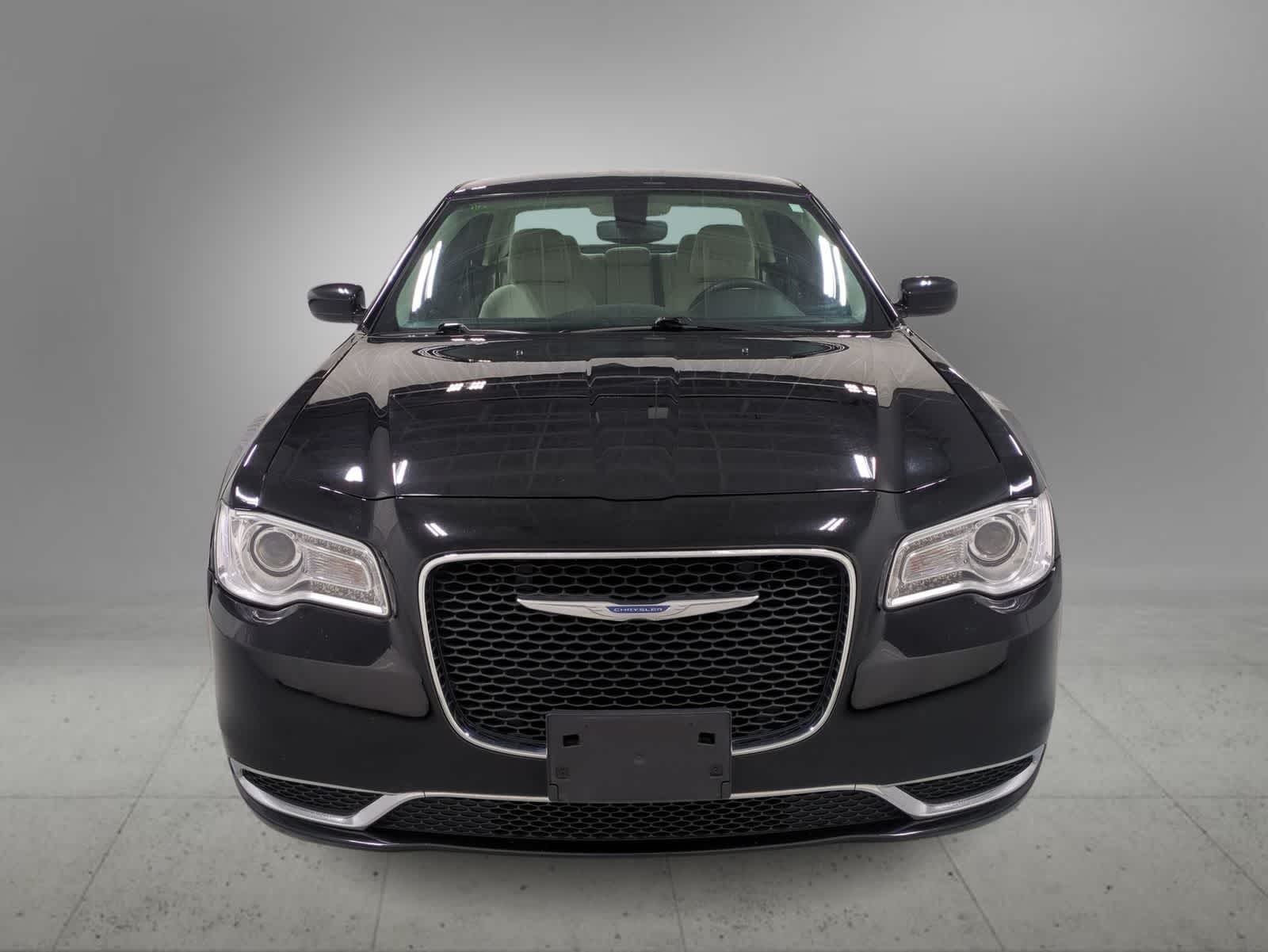 Thumbnail: 2023 Chrysler 300 - 3