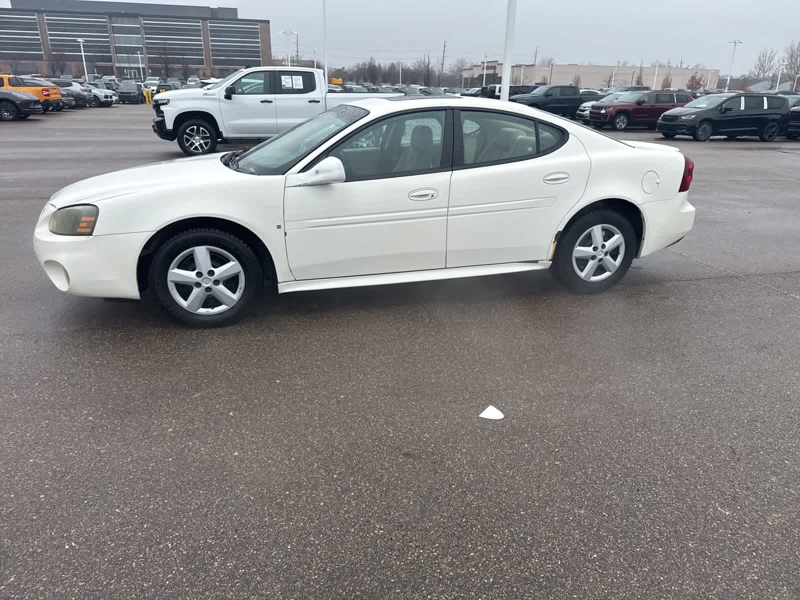 Thumbnail: 2008 Pontiac Grand Prix - 25