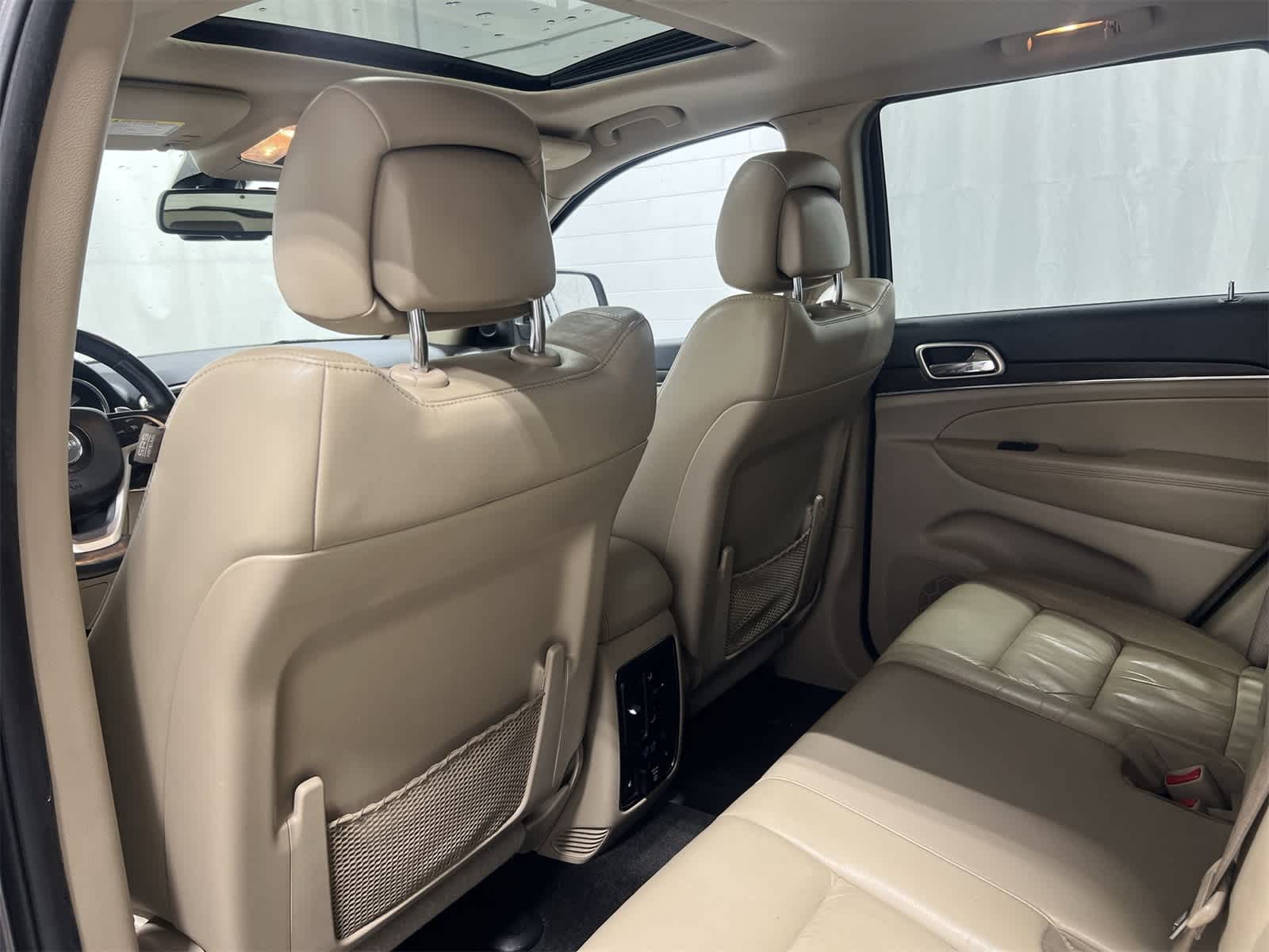 Thumbnail: 2015 Jeep Grand Cherokee - 19