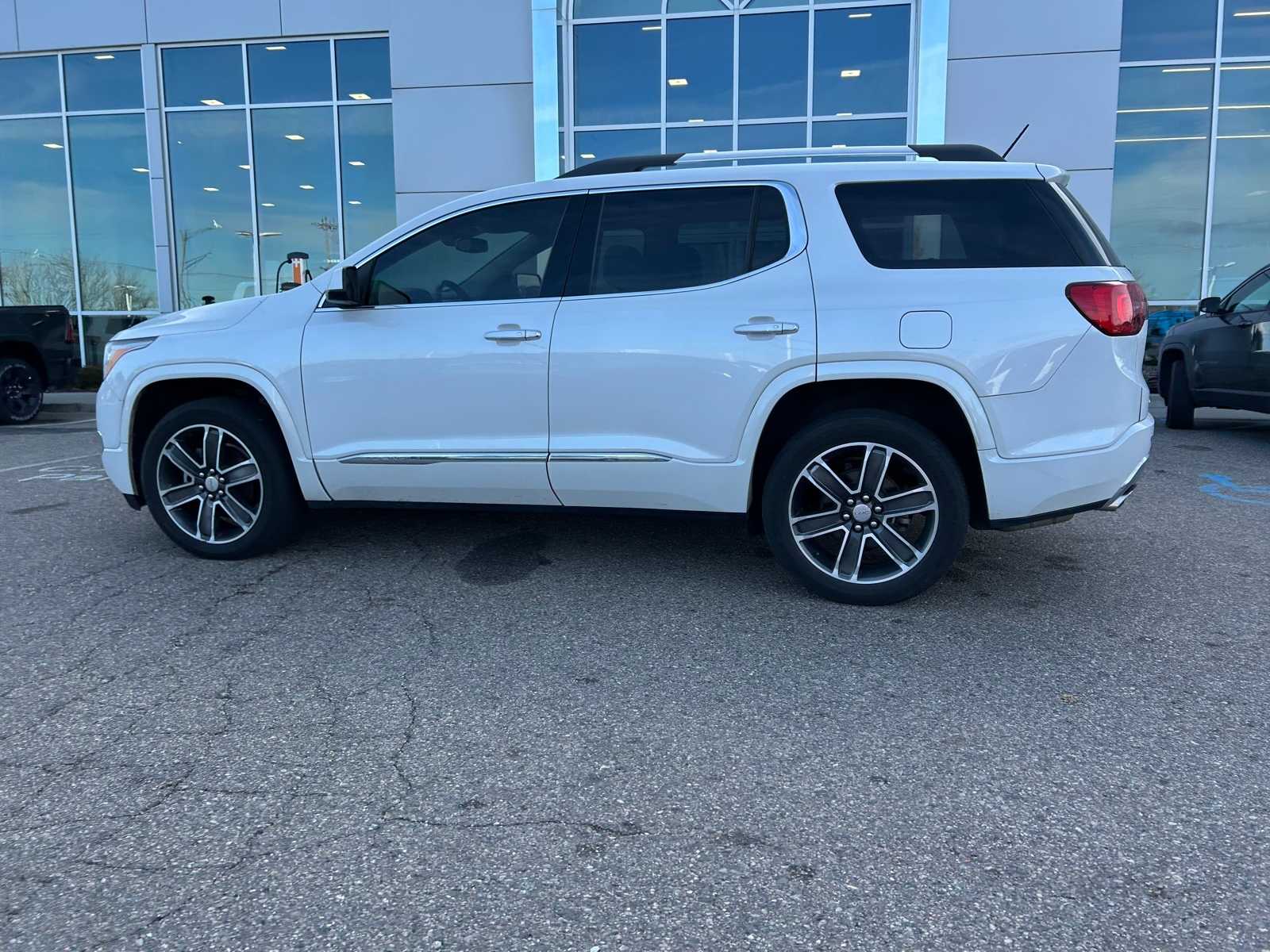Thumbnail: 2019 GMC Acadia - 25