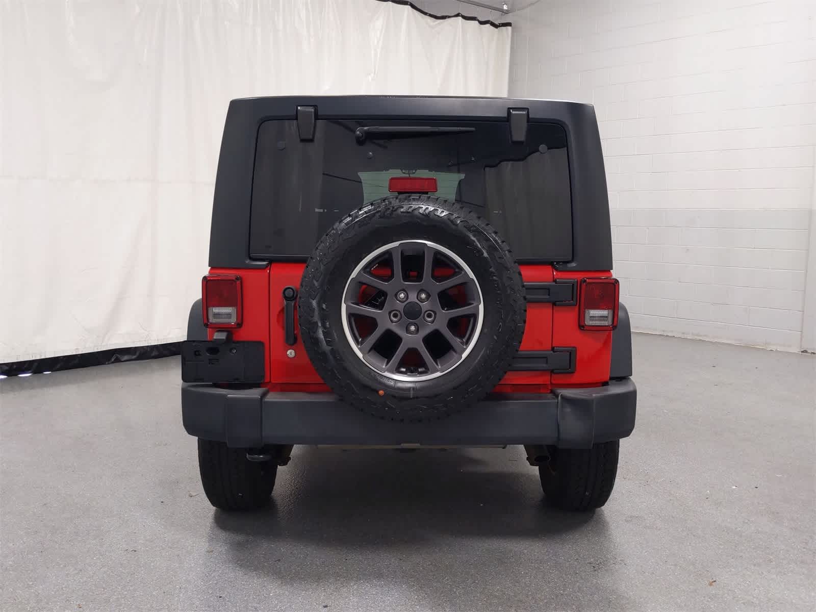 Thumbnail: 2018 Jeep Wrangler - 13