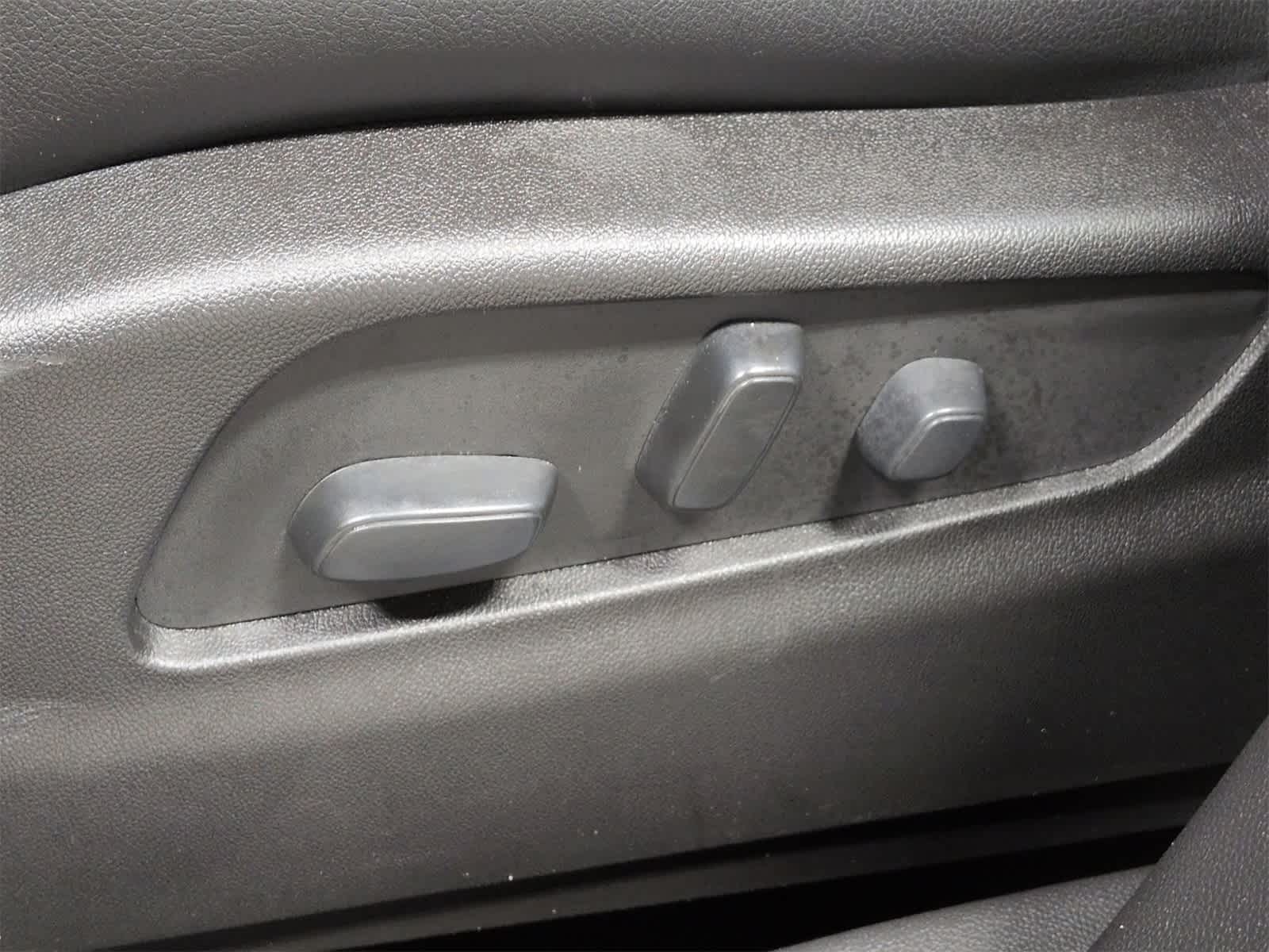 Thumbnail: 2022 Cadillac XT4 - 18