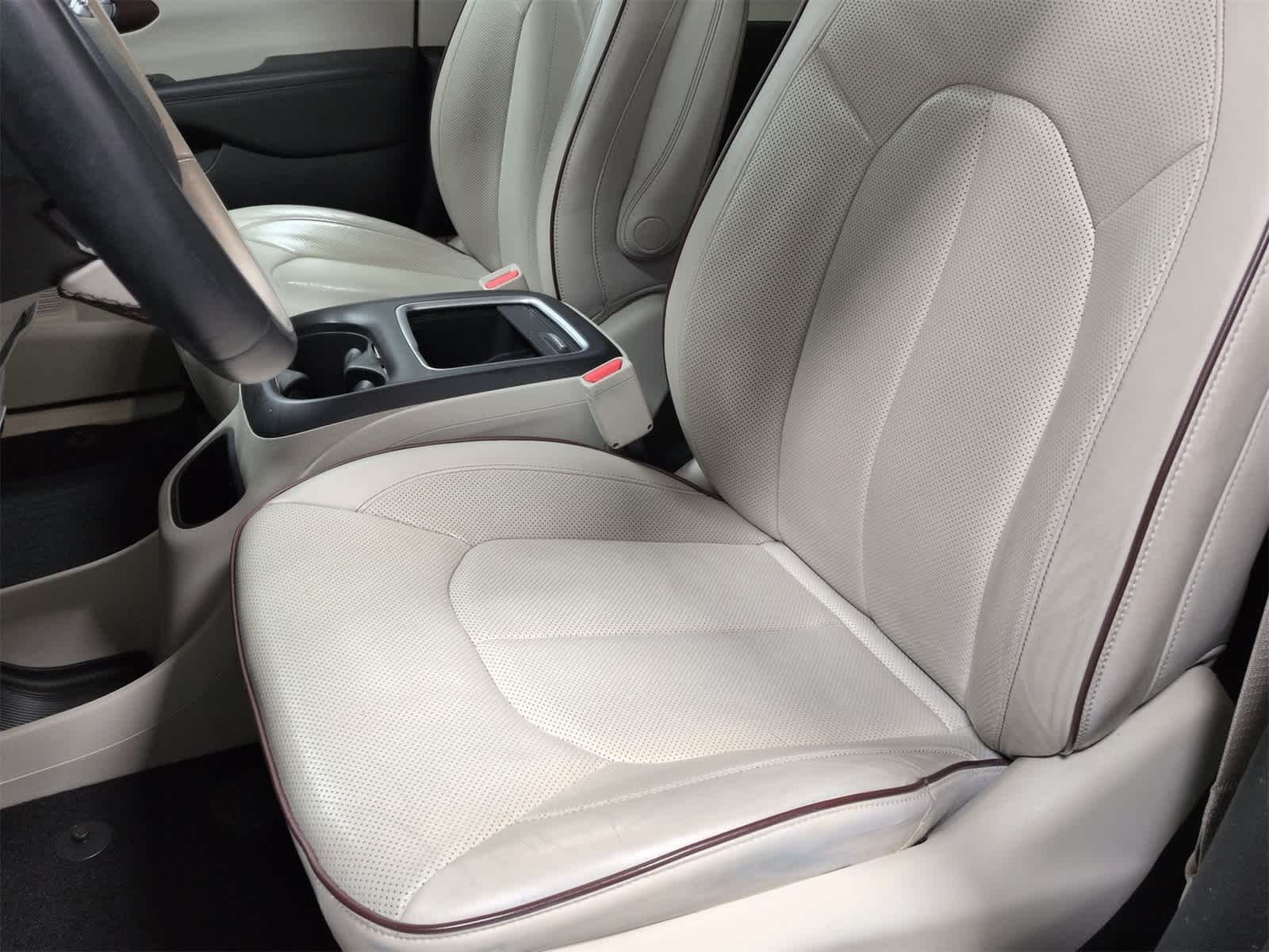 Thumbnail: 2017 Chrysler Pacifica - 18