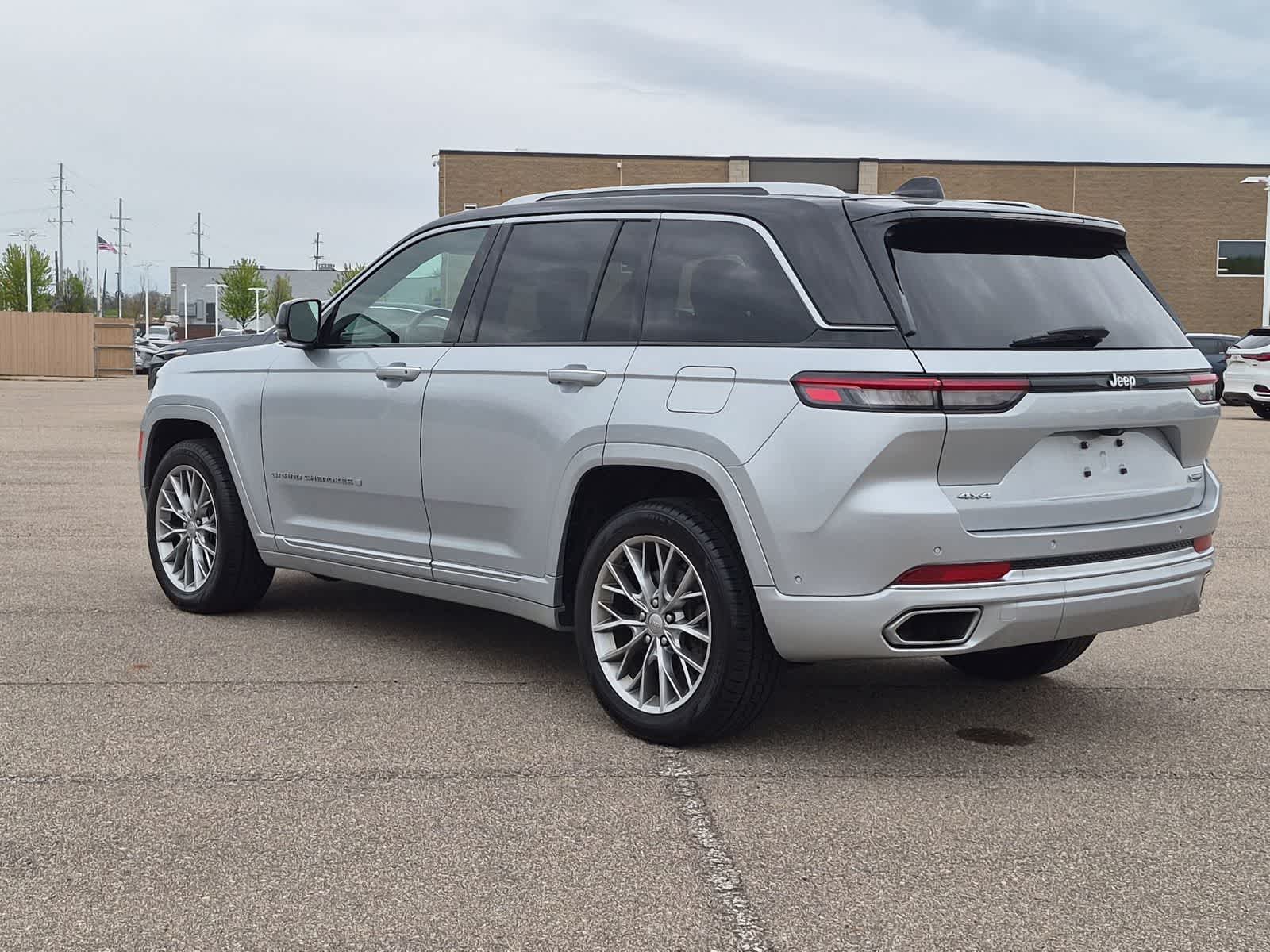 Thumbnail: 2022 Jeep Grand Cherokee - 12