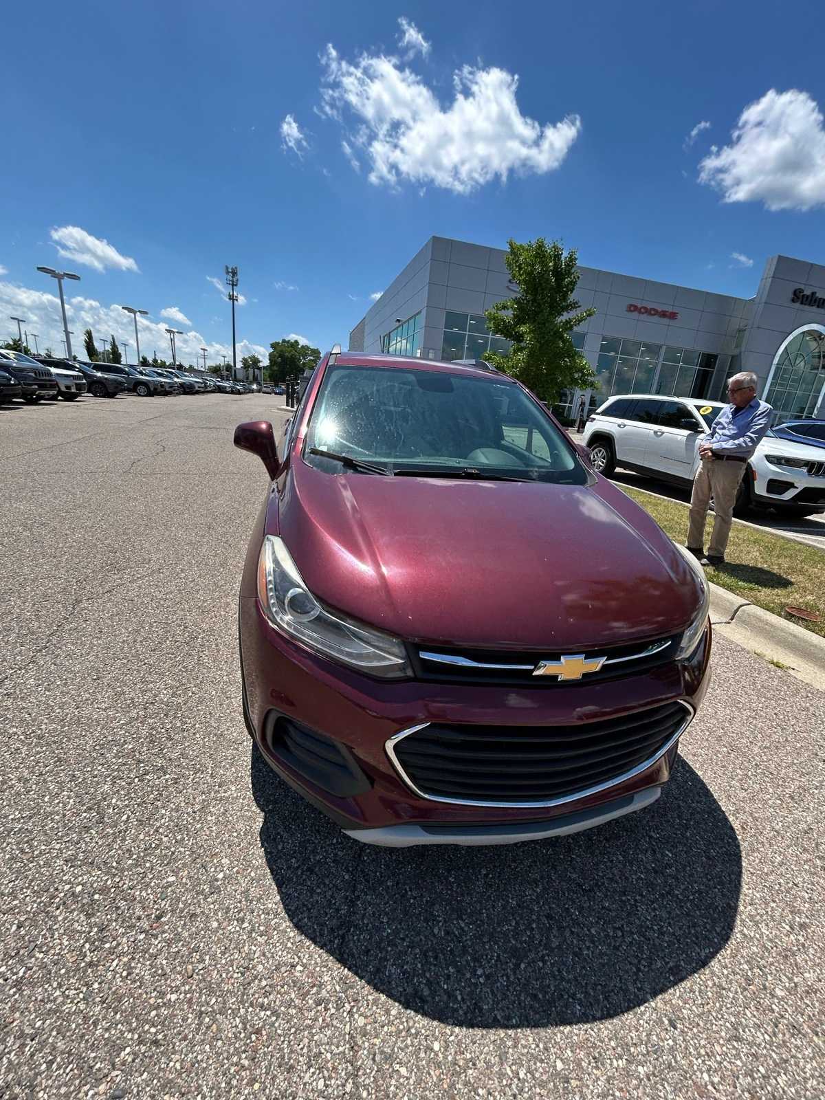 Thumbnail: 2017 Chevrolet Trax - 8