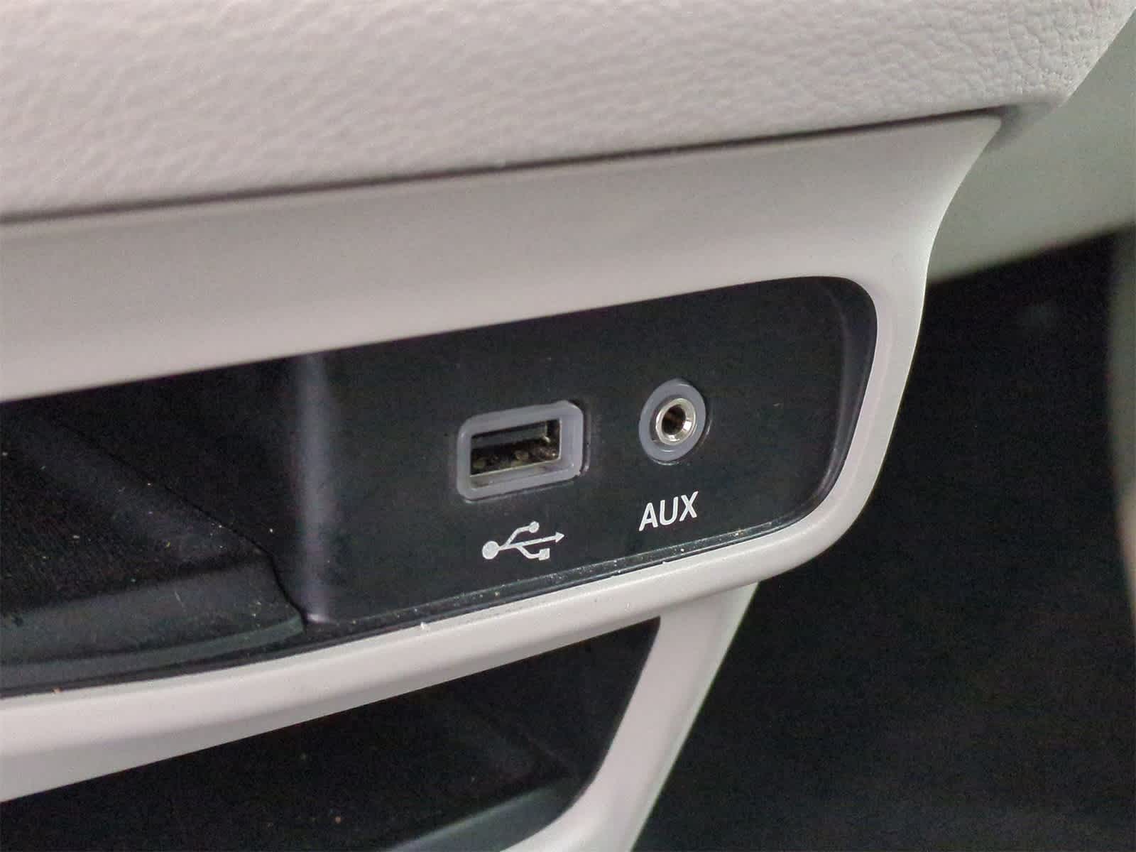 Thumbnail: 2018 Chrysler Pacifica - 30