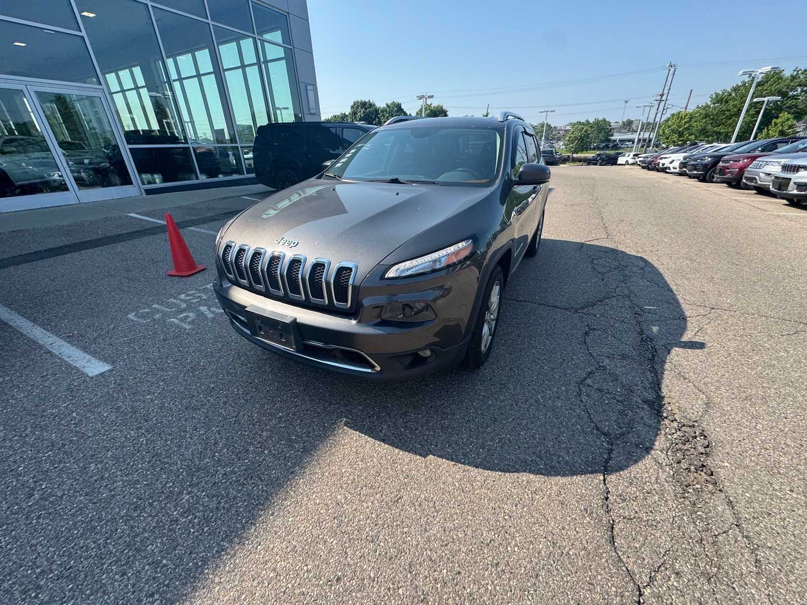 Thumbnail: 2018 Jeep Cherokee - 3
