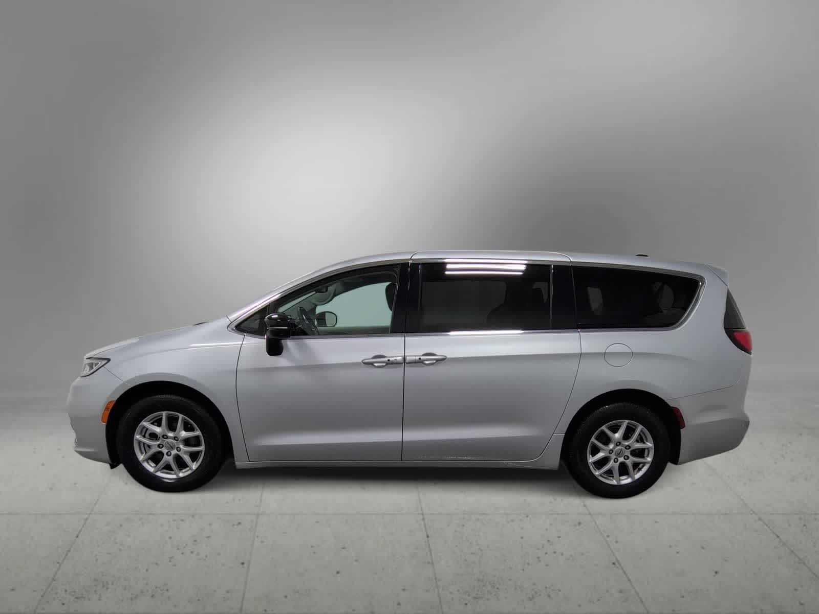 Thumbnail: 2024 Chrysler Pacifica - 5