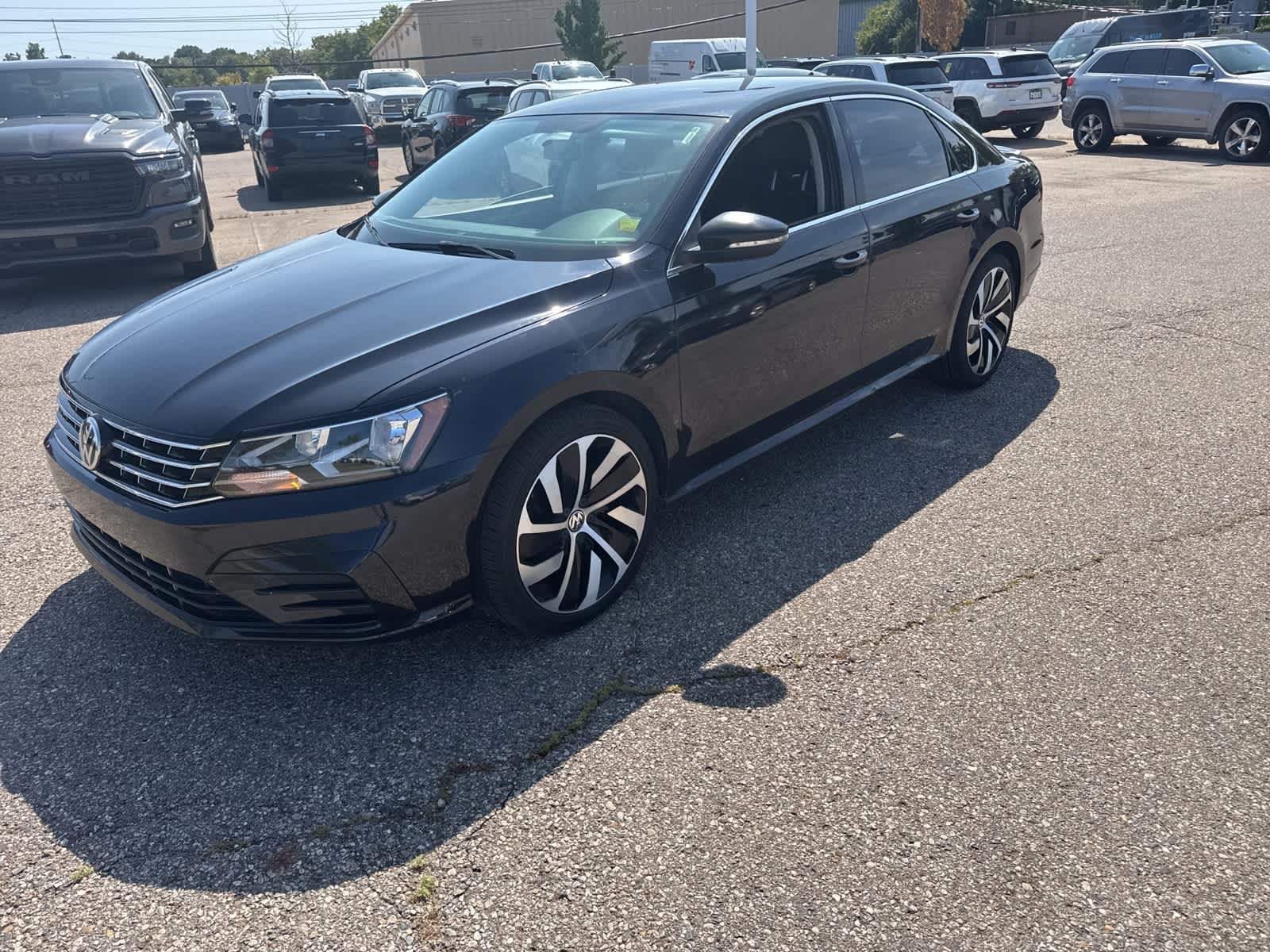 Thumbnail: 2017 Volkswagen Passat - 24