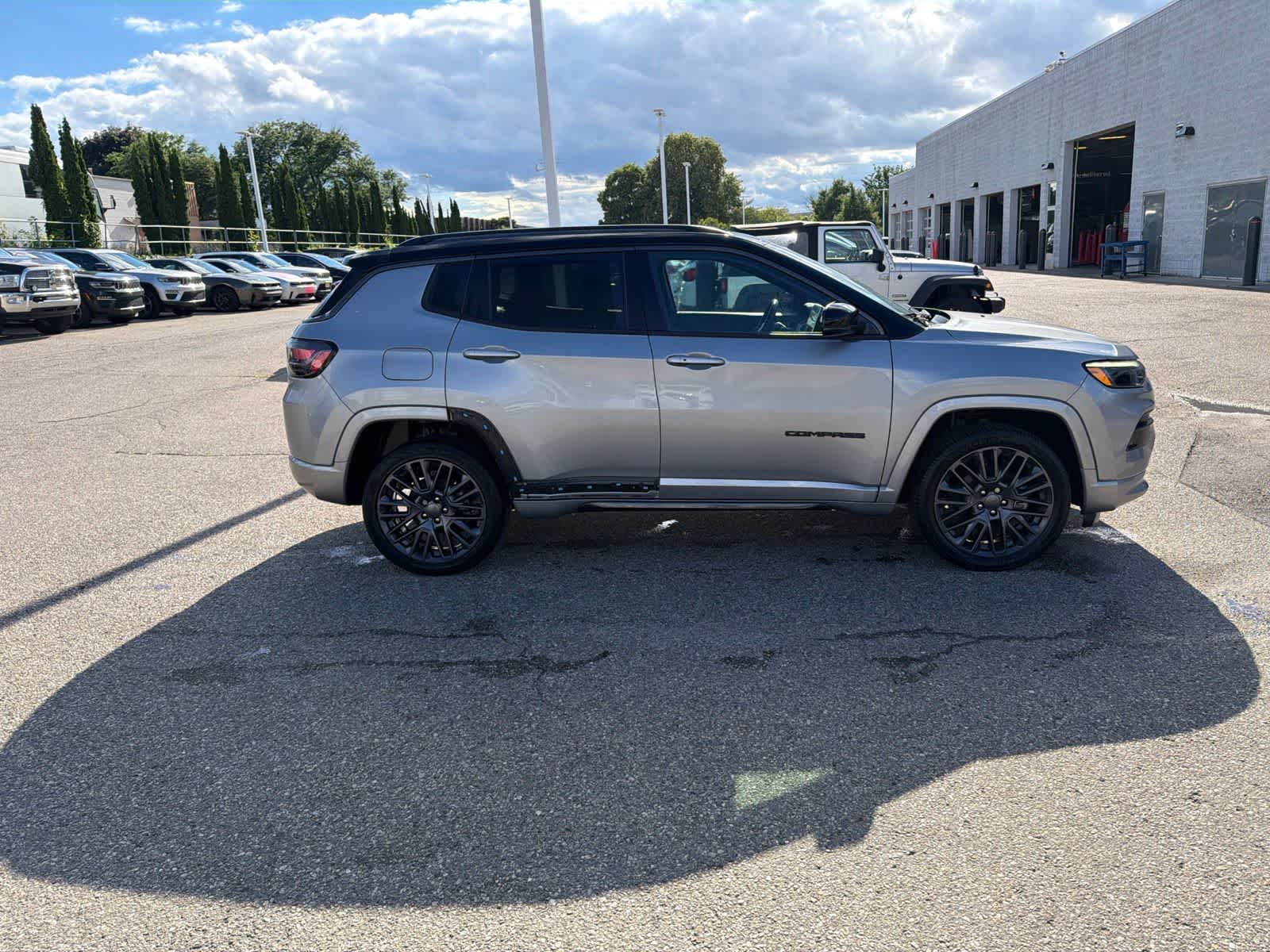 Thumbnail: 2022 Jeep Compass - 14