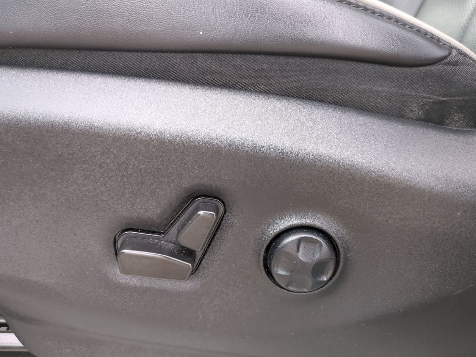 Thumbnail: 2022 Chrysler Pacifica - 18