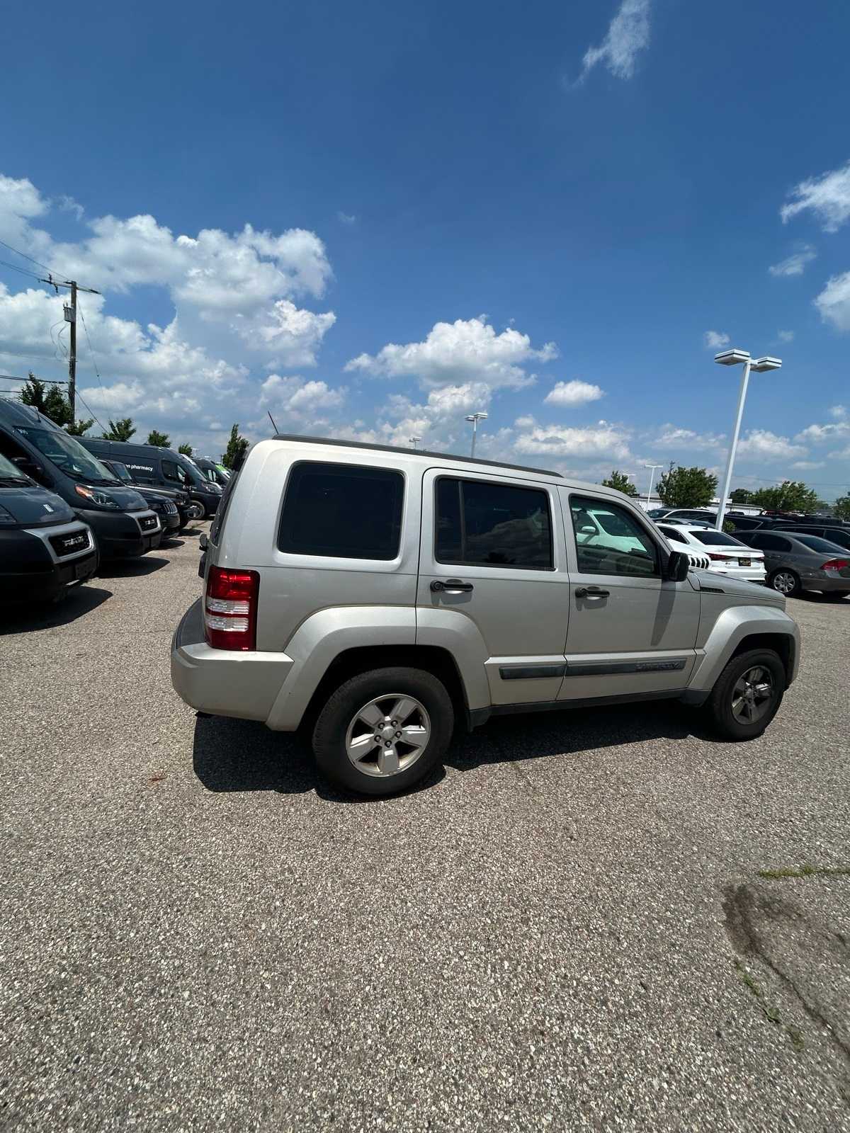 Thumbnail: 2009 Jeep Liberty - 17